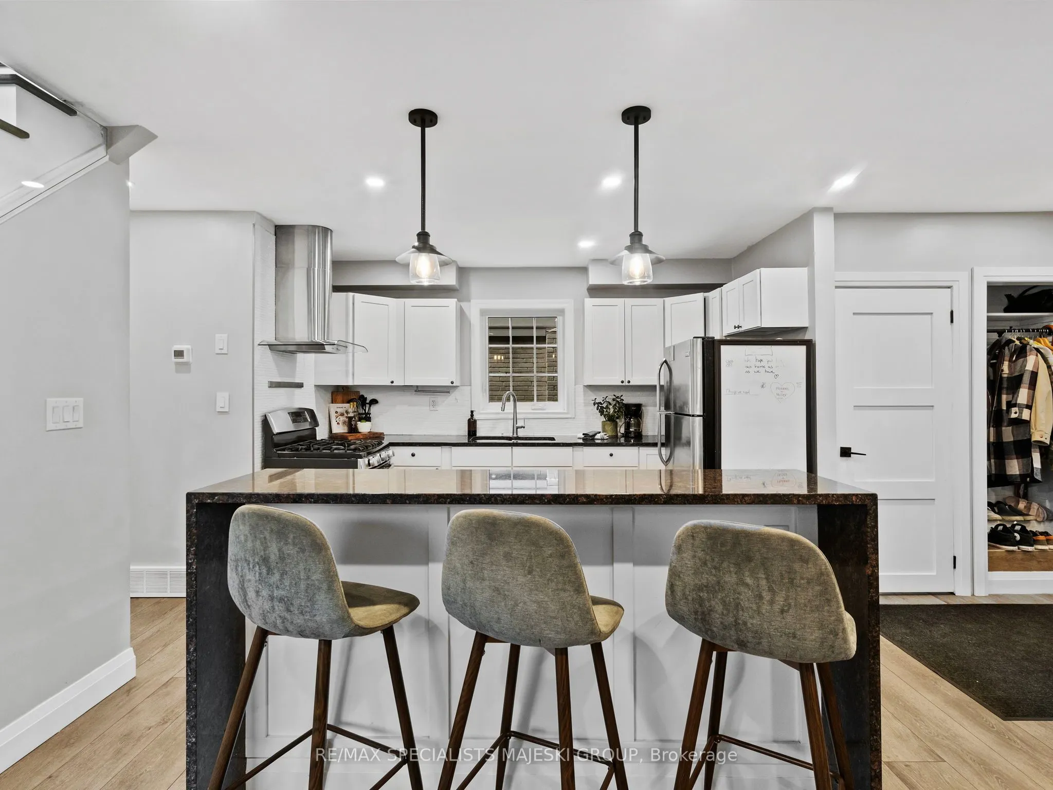 211 Alderbrae Avenue