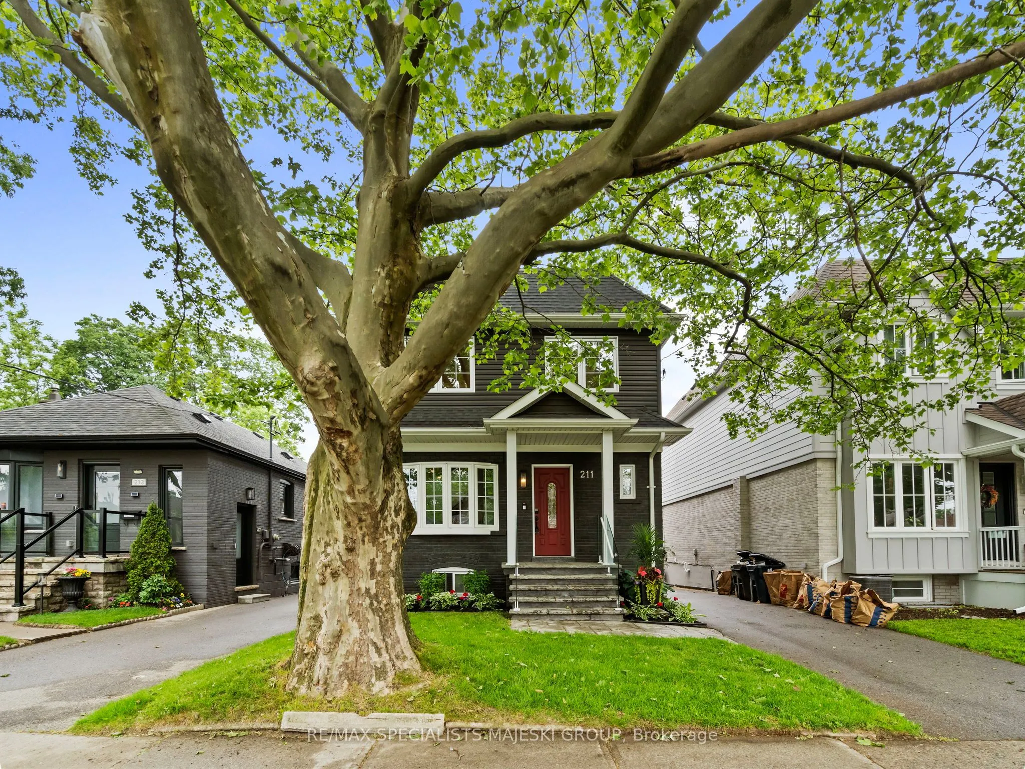 211 Alderbrae Avenue