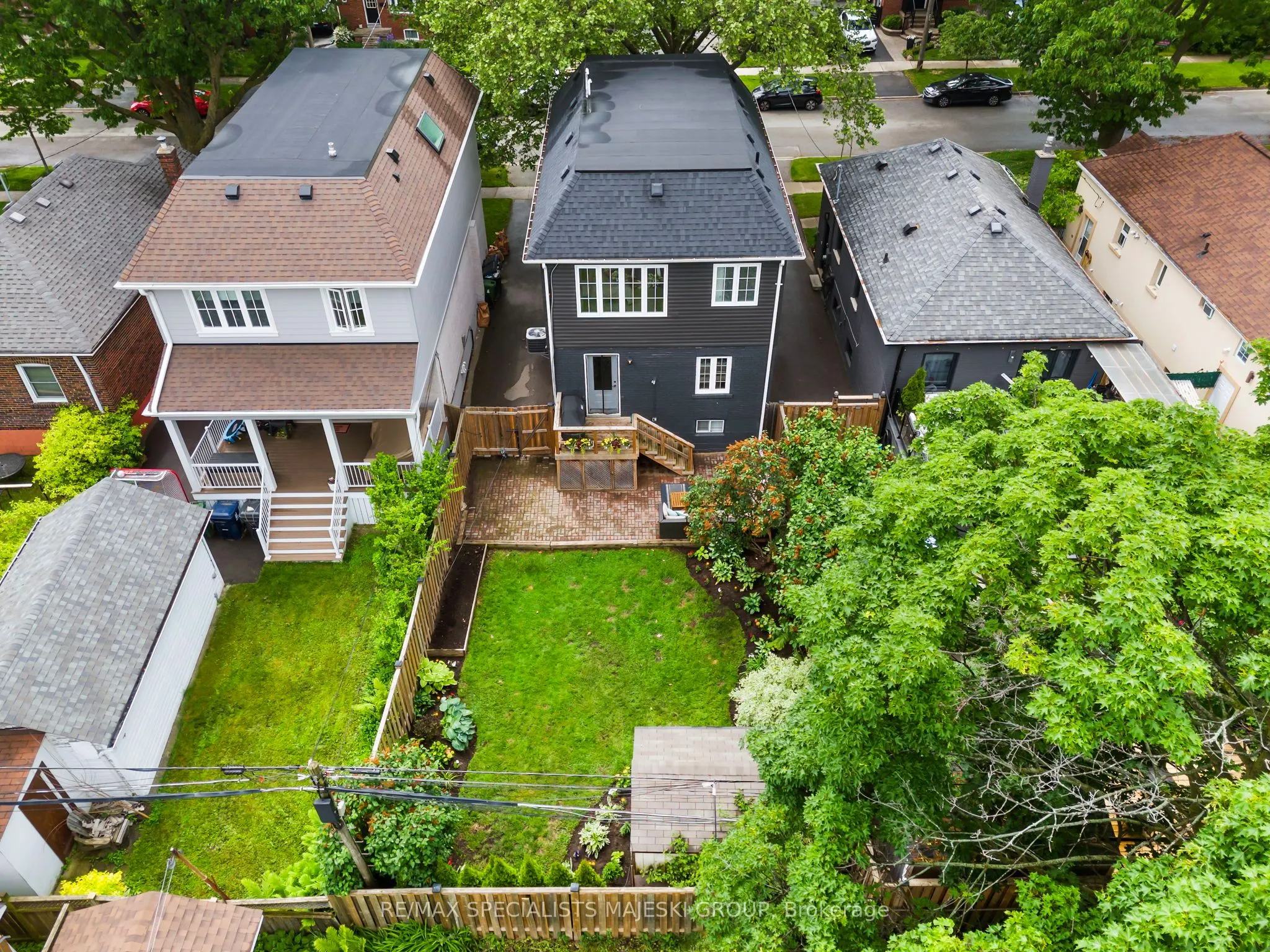 211 Alderbrae Avenue