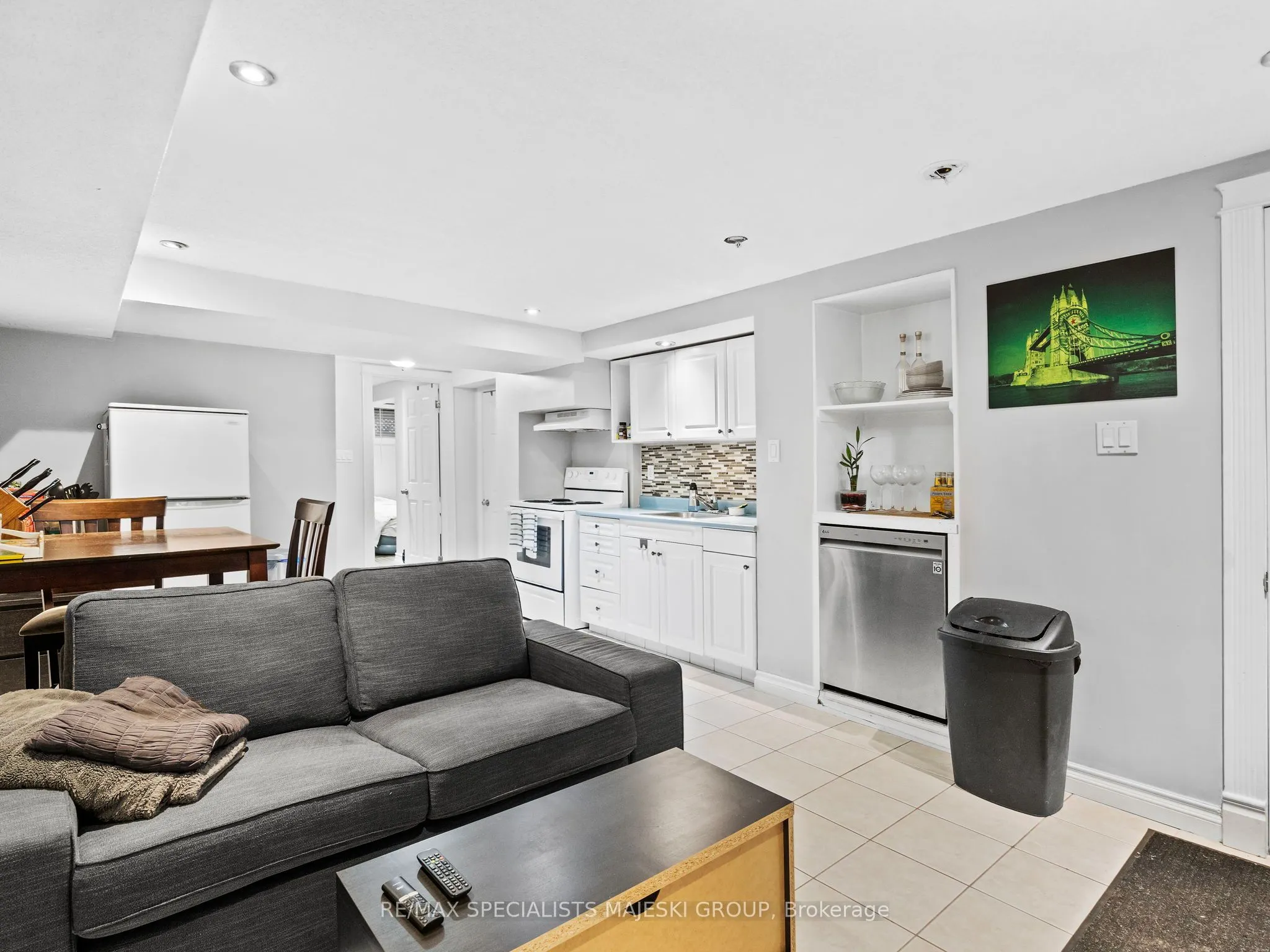 211 Alderbrae Avenue