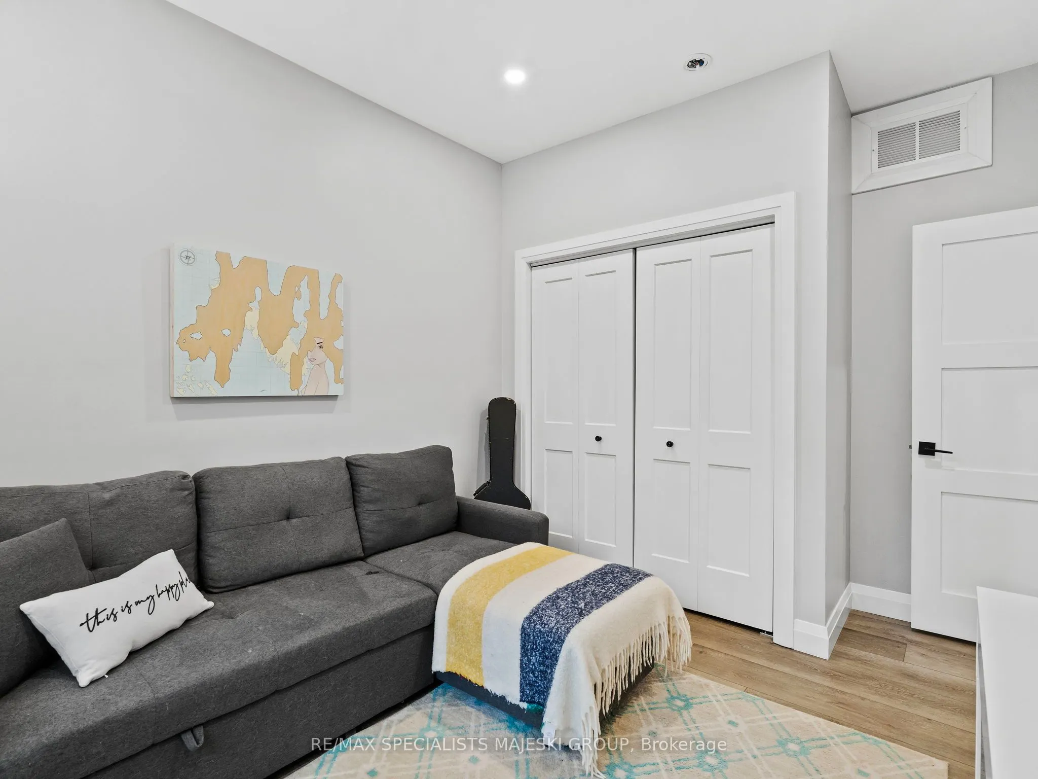 211 Alderbrae Avenue