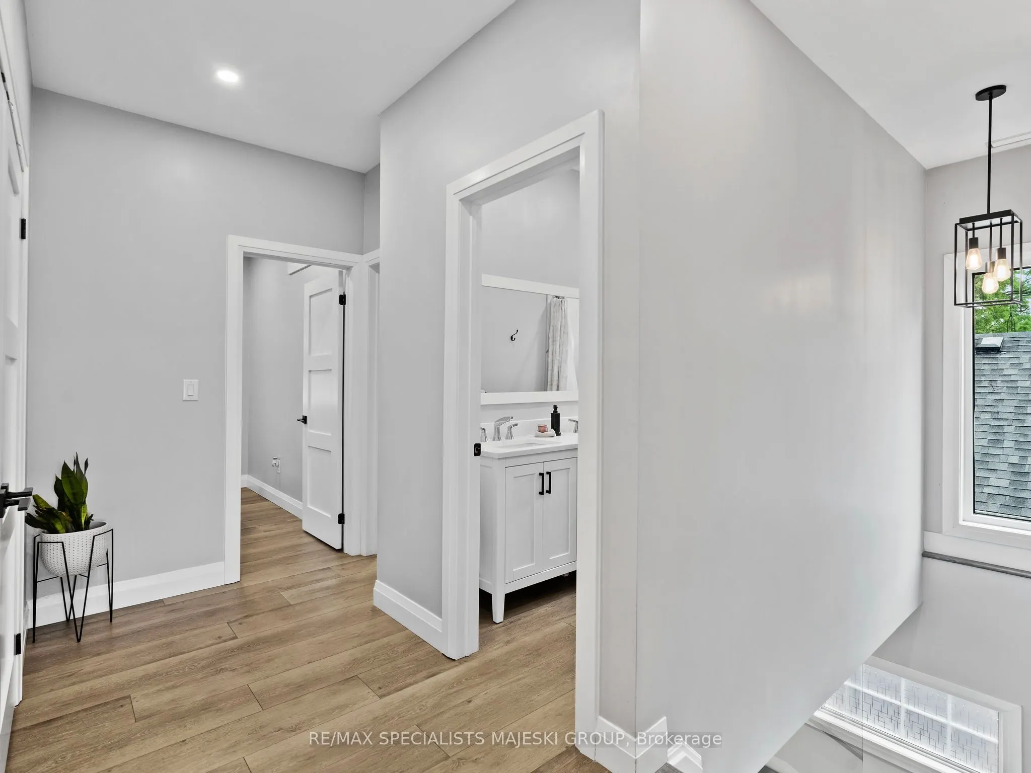 211 Alderbrae Avenue