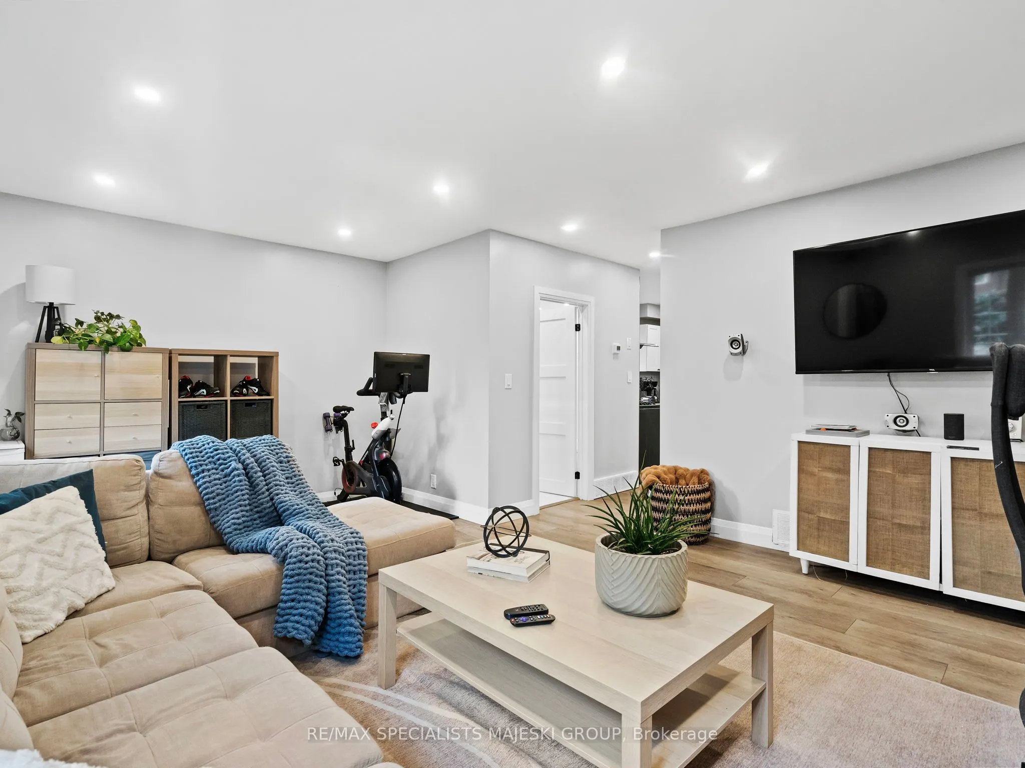 211 Alderbrae Avenue