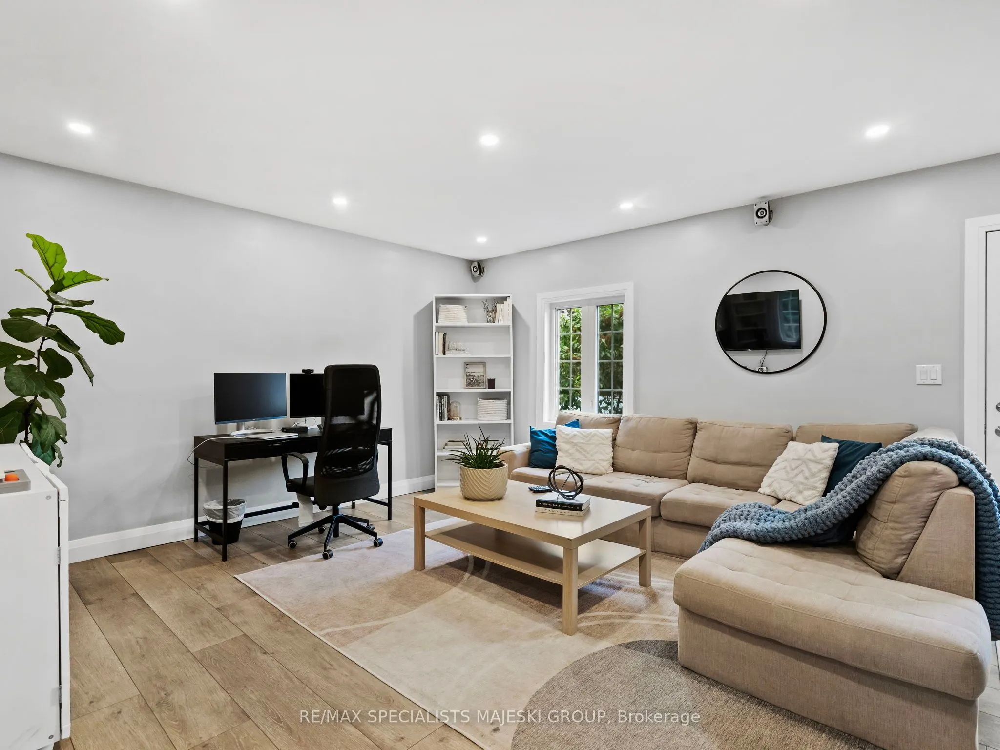 211 Alderbrae Avenue