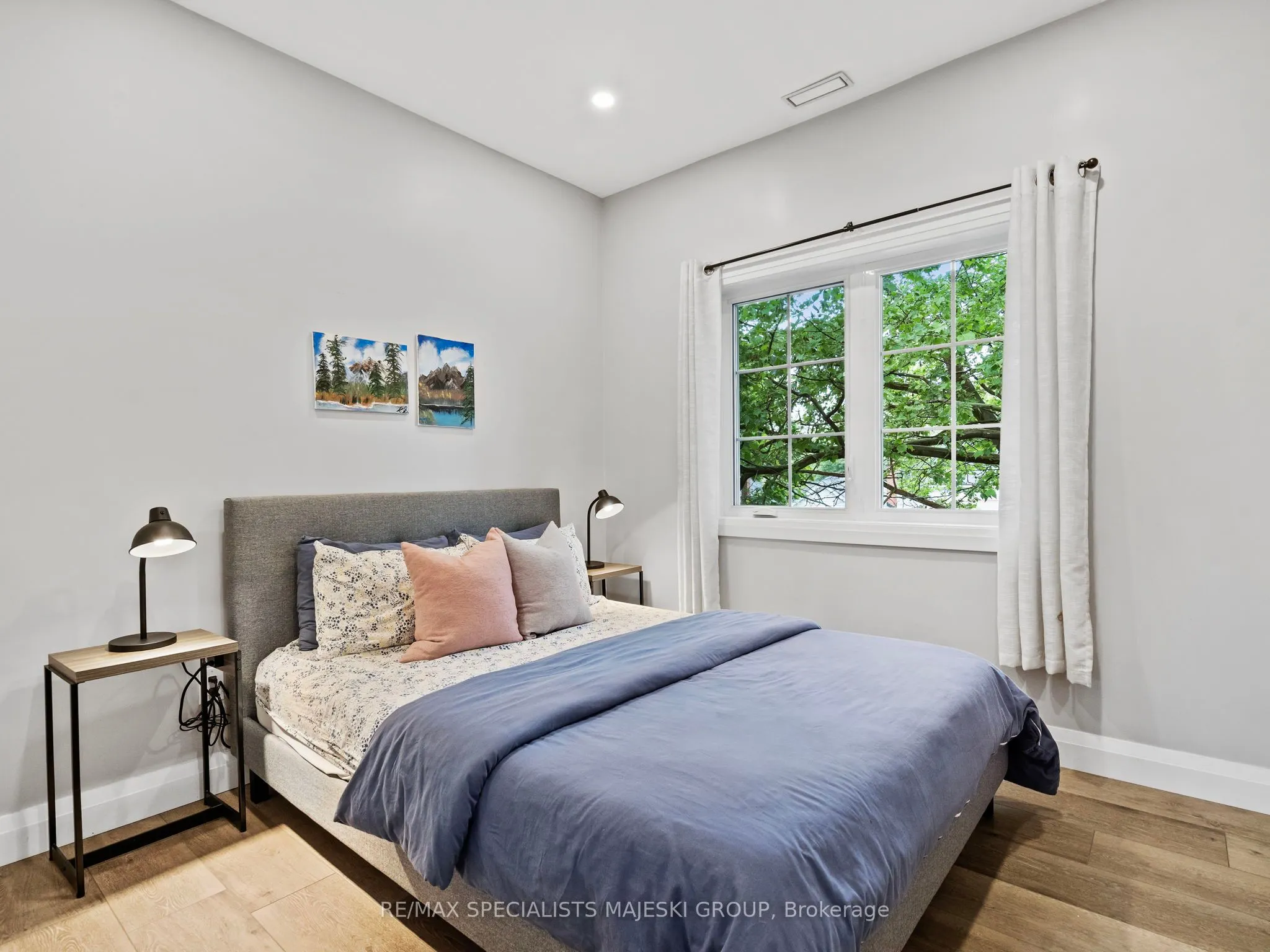 211 Alderbrae Avenue