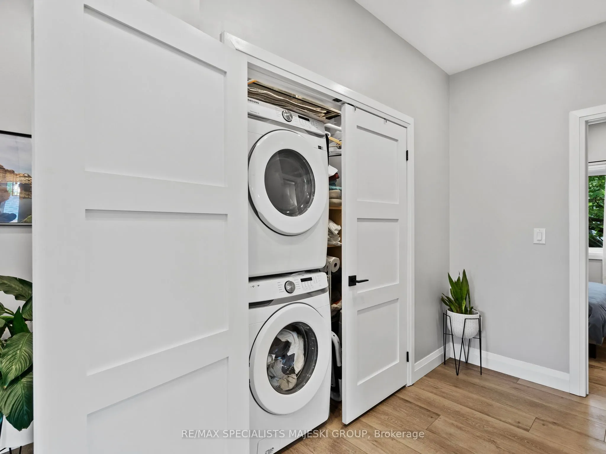 211 Alderbrae Avenue
