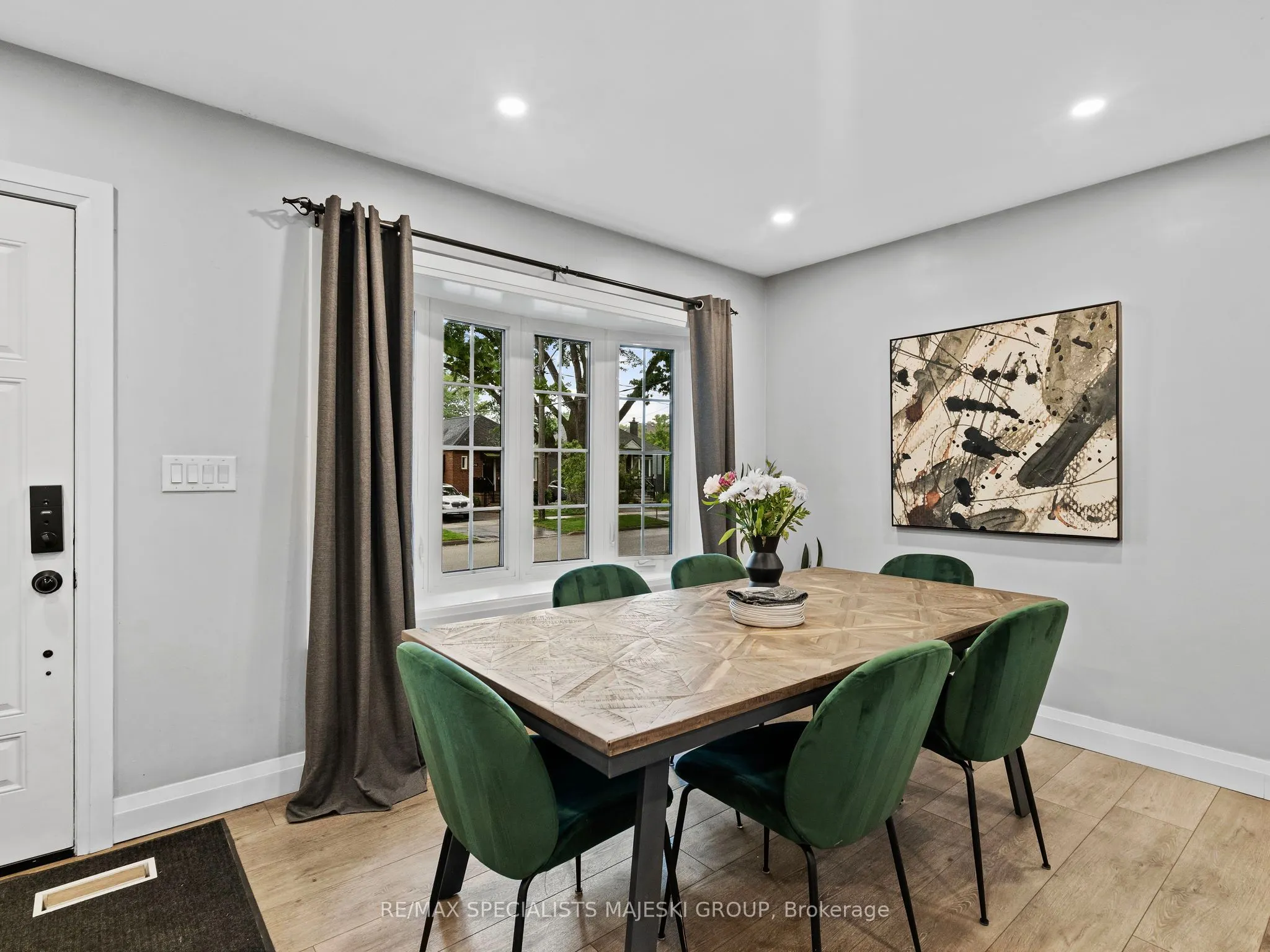 211 Alderbrae Avenue