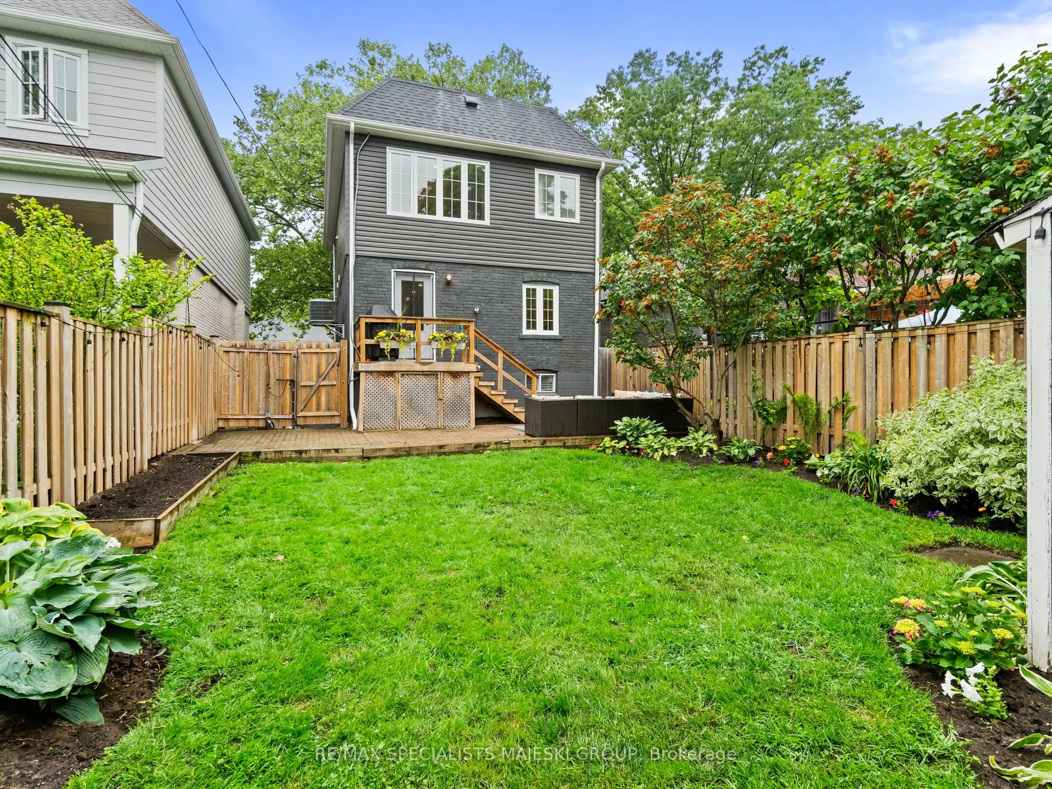 211 Alderbrae Avenue