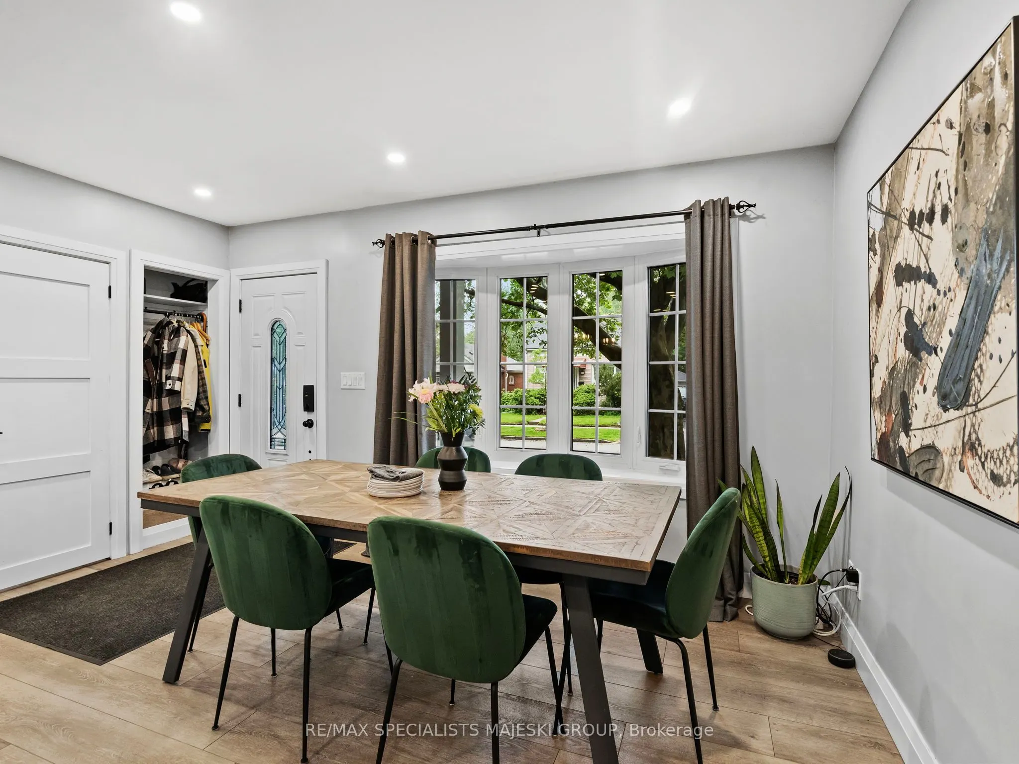 211 Alderbrae Avenue