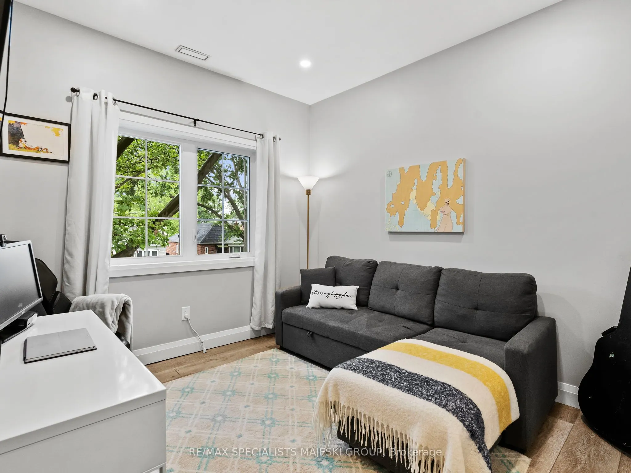 211 Alderbrae Avenue