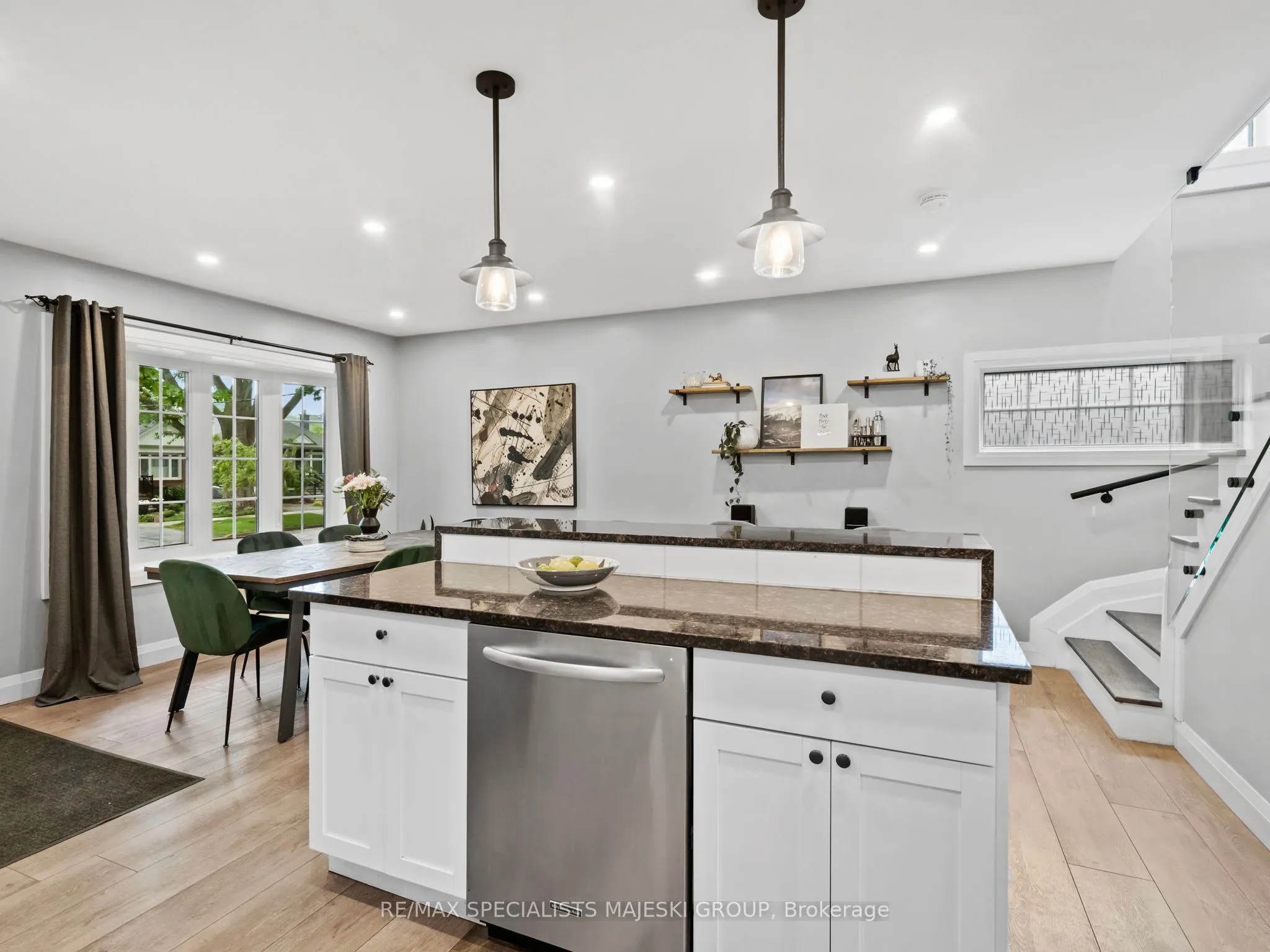 211 Alderbrae Avenue