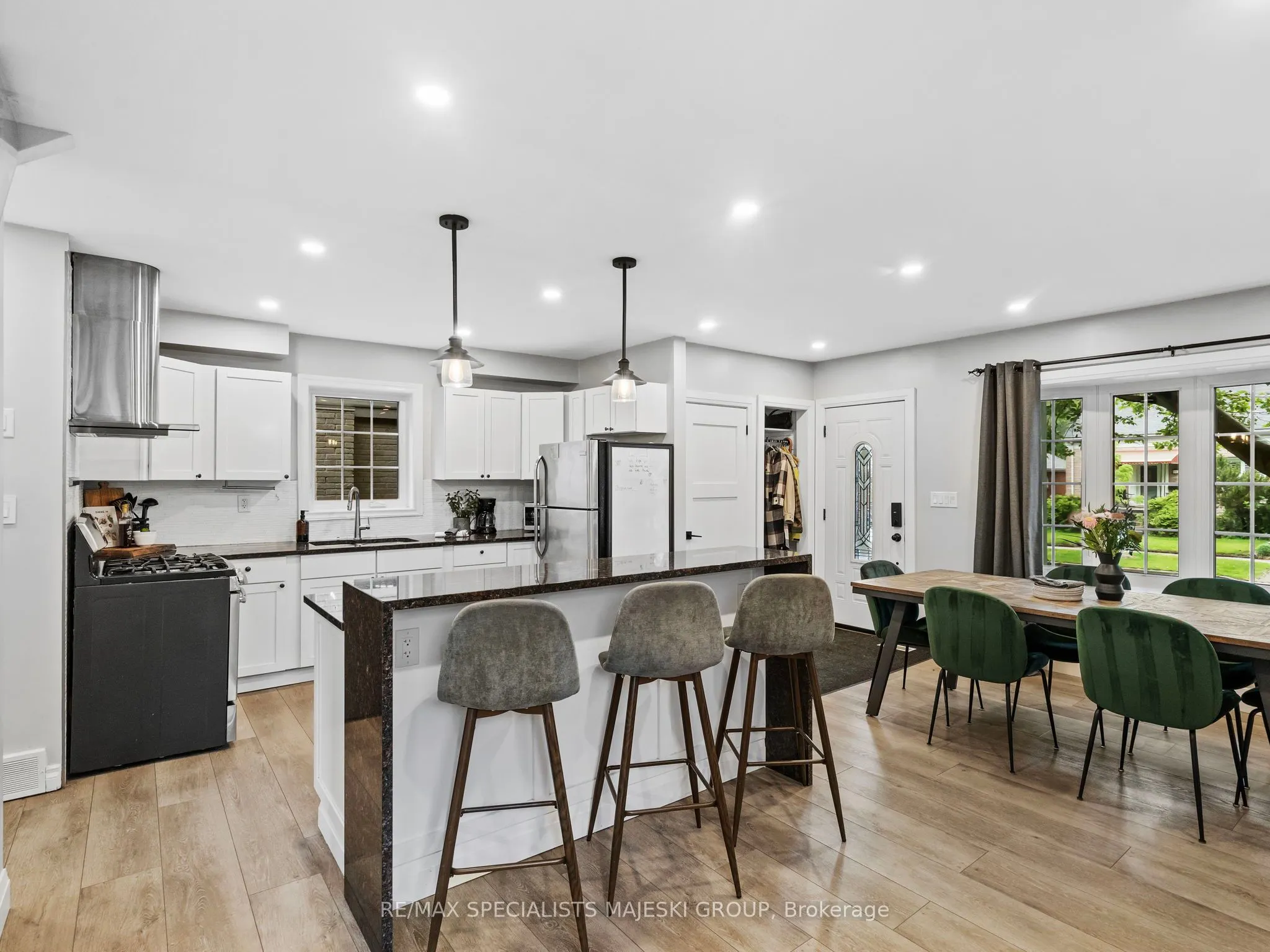 211 Alderbrae Avenue