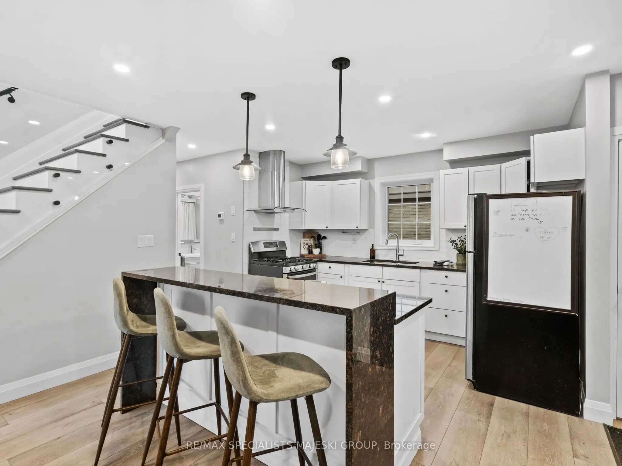 211 Alderbrae Avenue