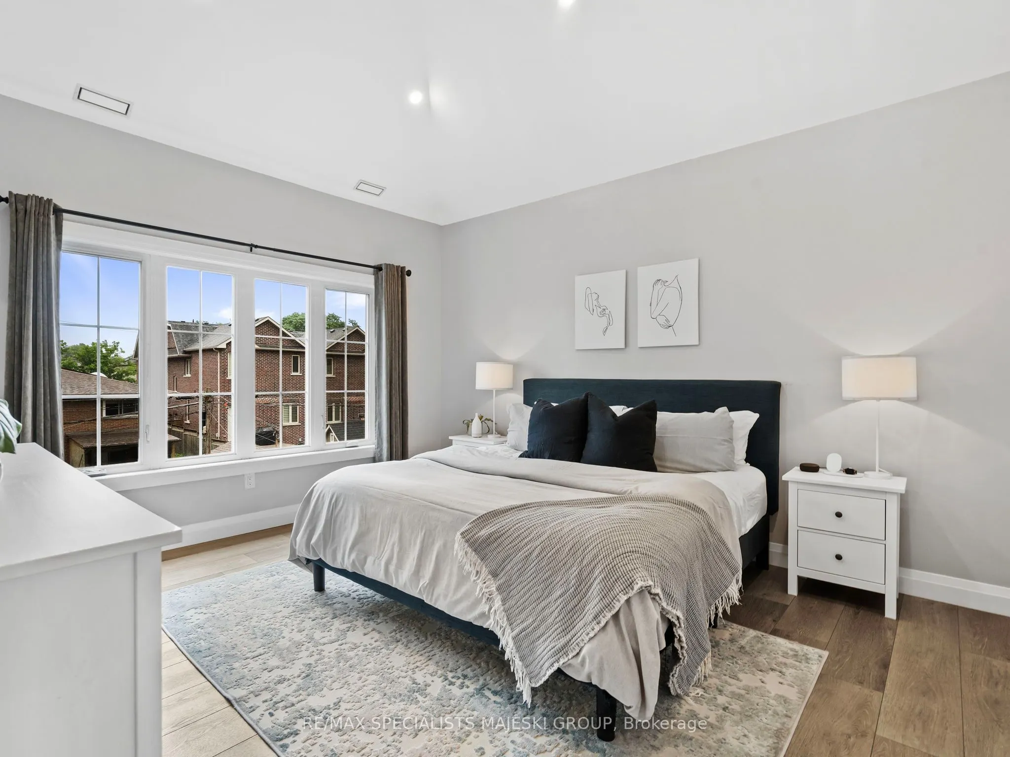 211 Alderbrae Avenue