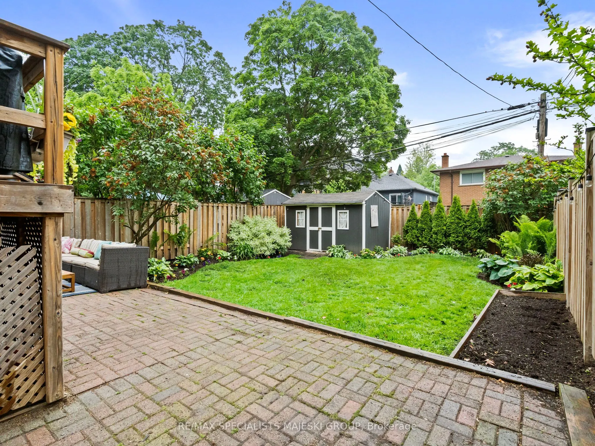 211 Alderbrae Avenue