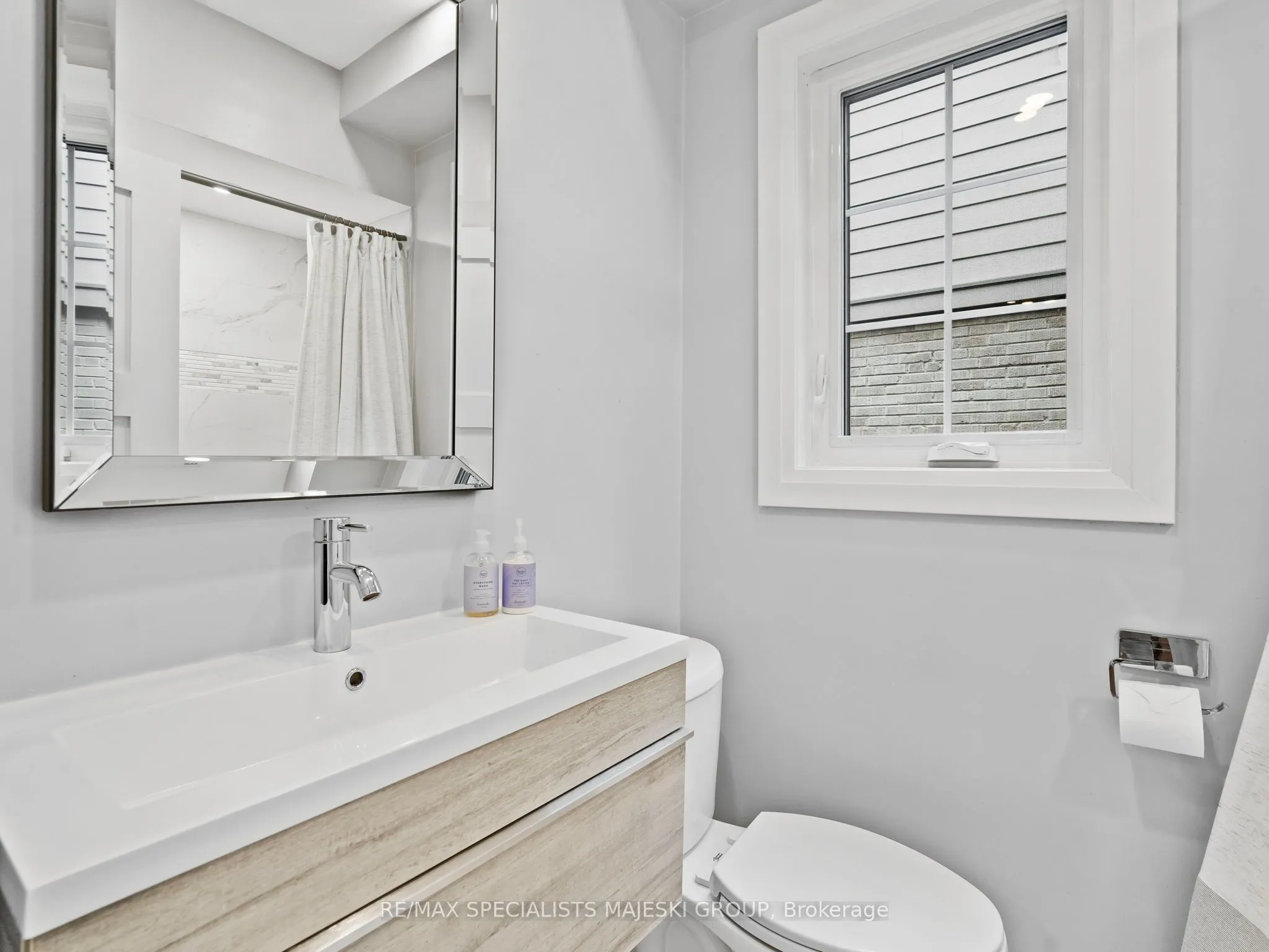 211 Alderbrae Avenue