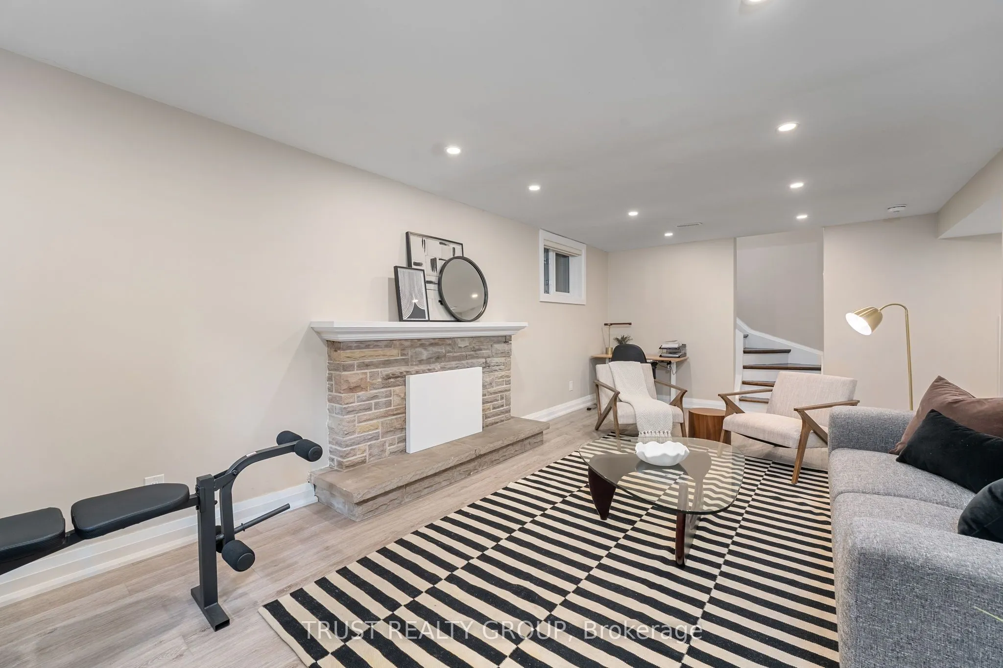 18 Deanecrest Road