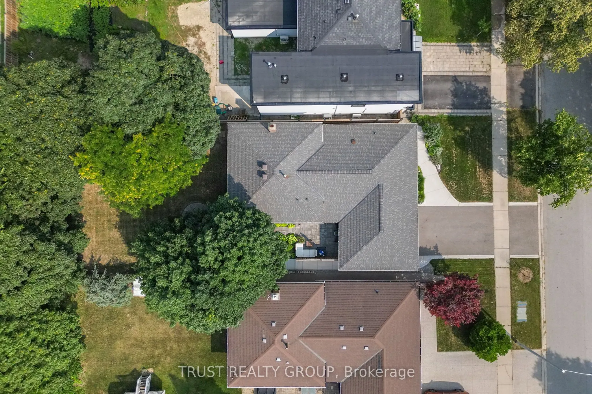 18 Deanecrest Road