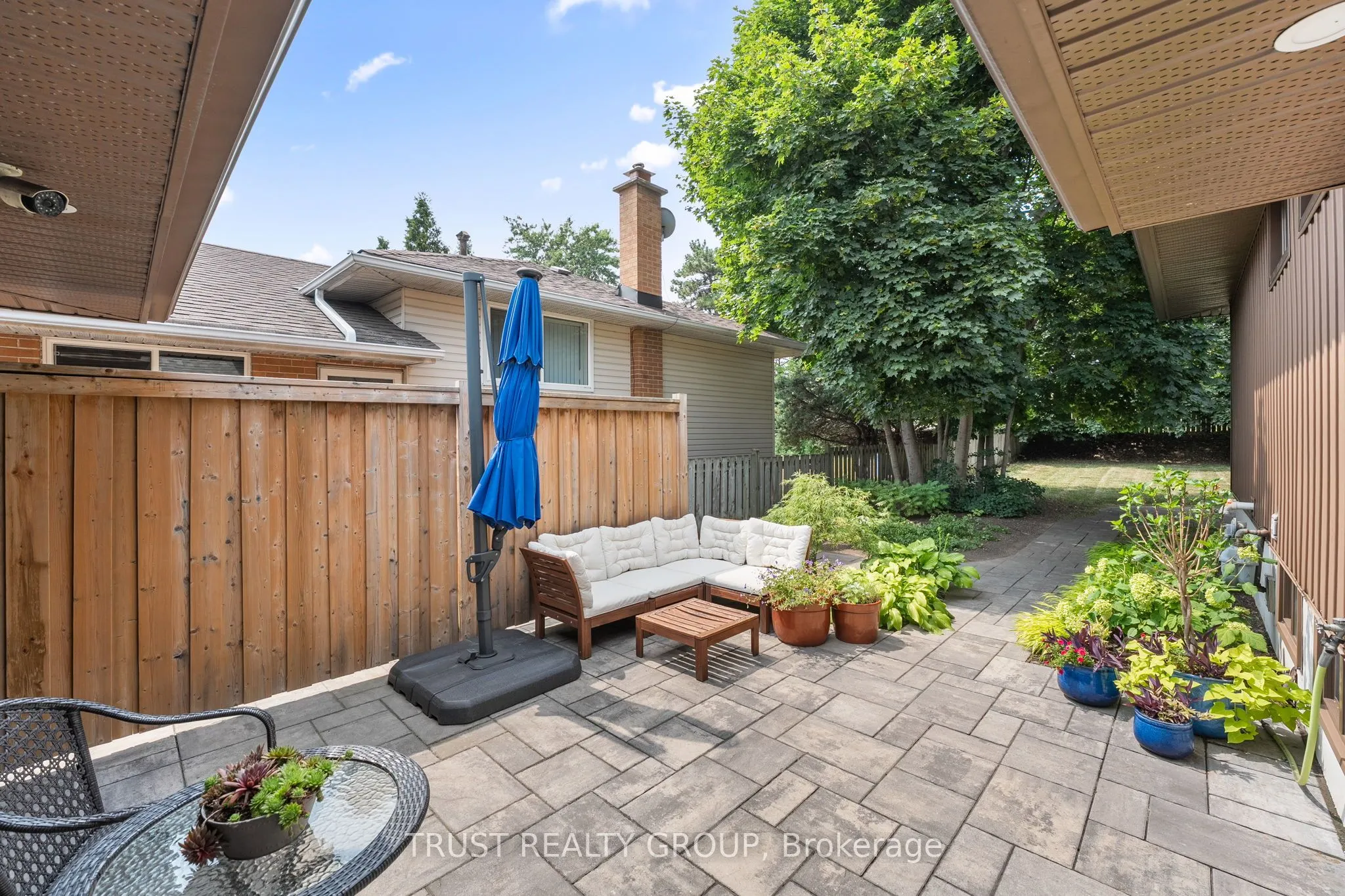 18 Deanecrest Road
