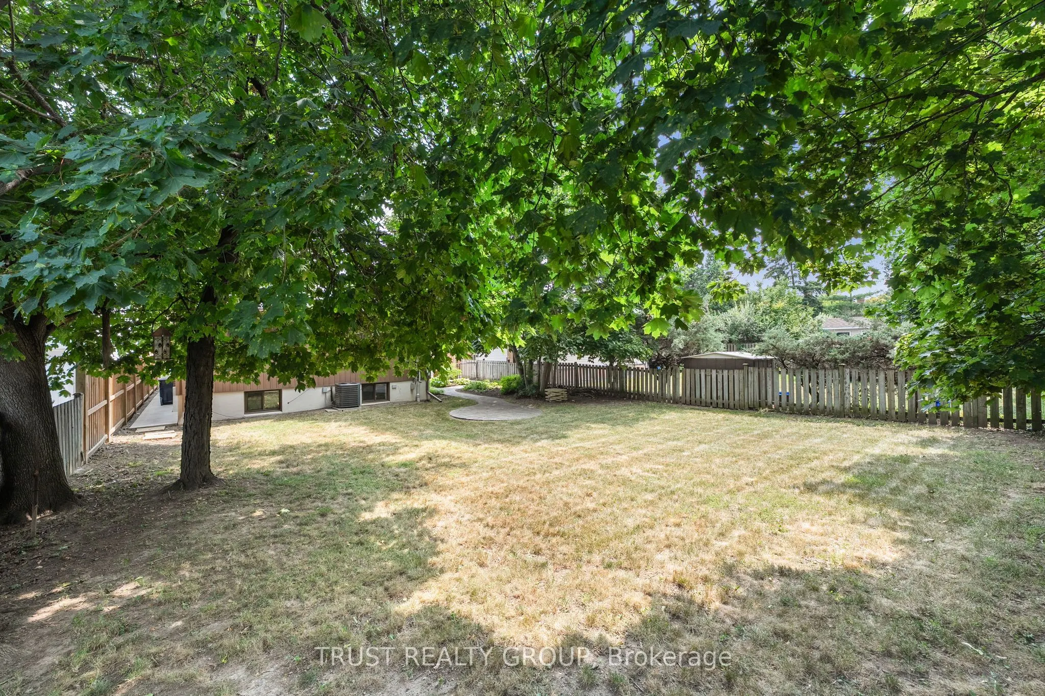 18 Deanecrest Road
