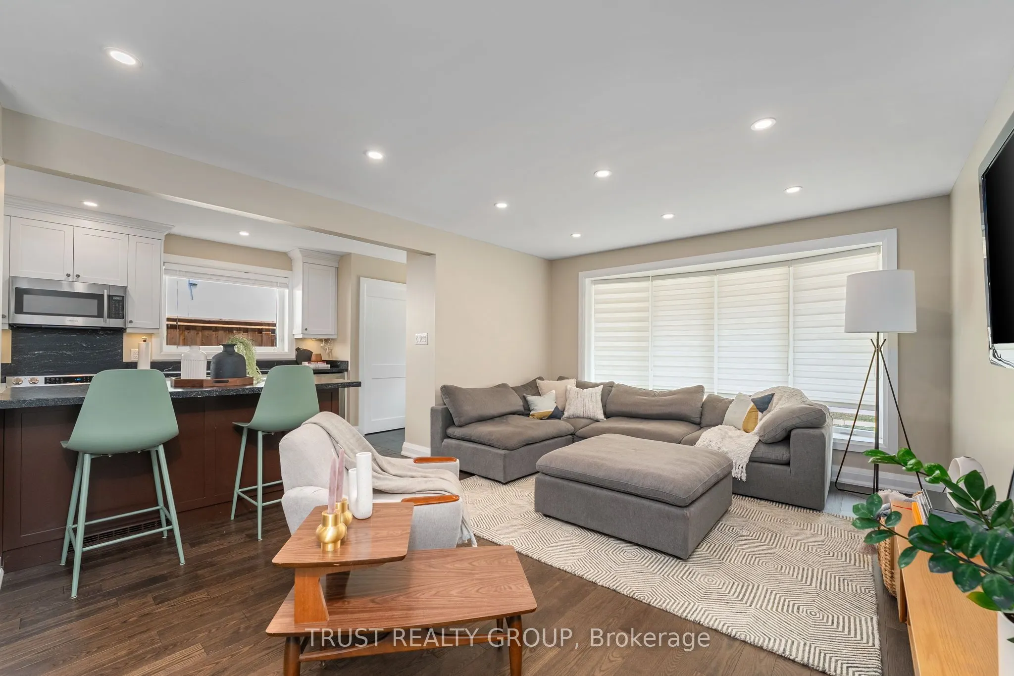 18 Deanecrest Road