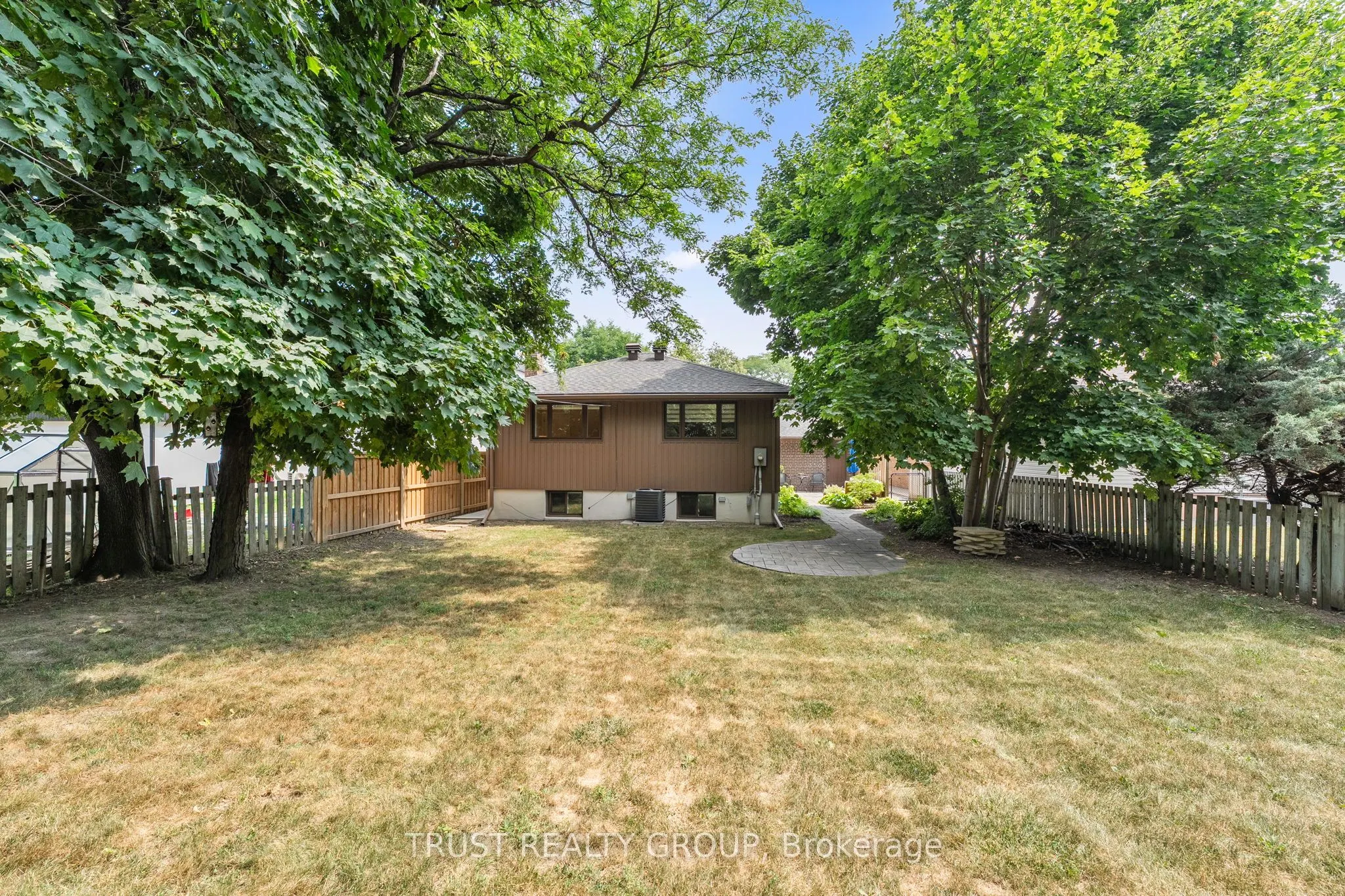 18 Deanecrest Road