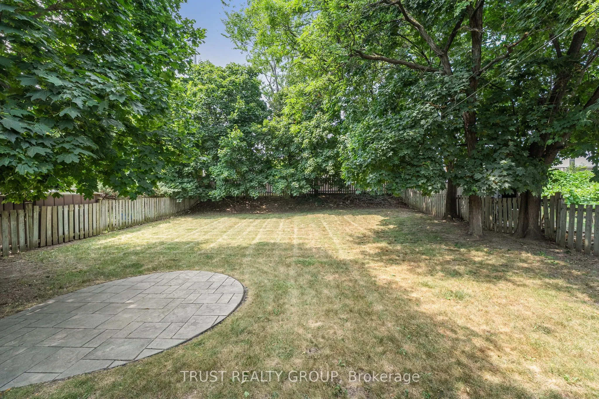 18 Deanecrest Road