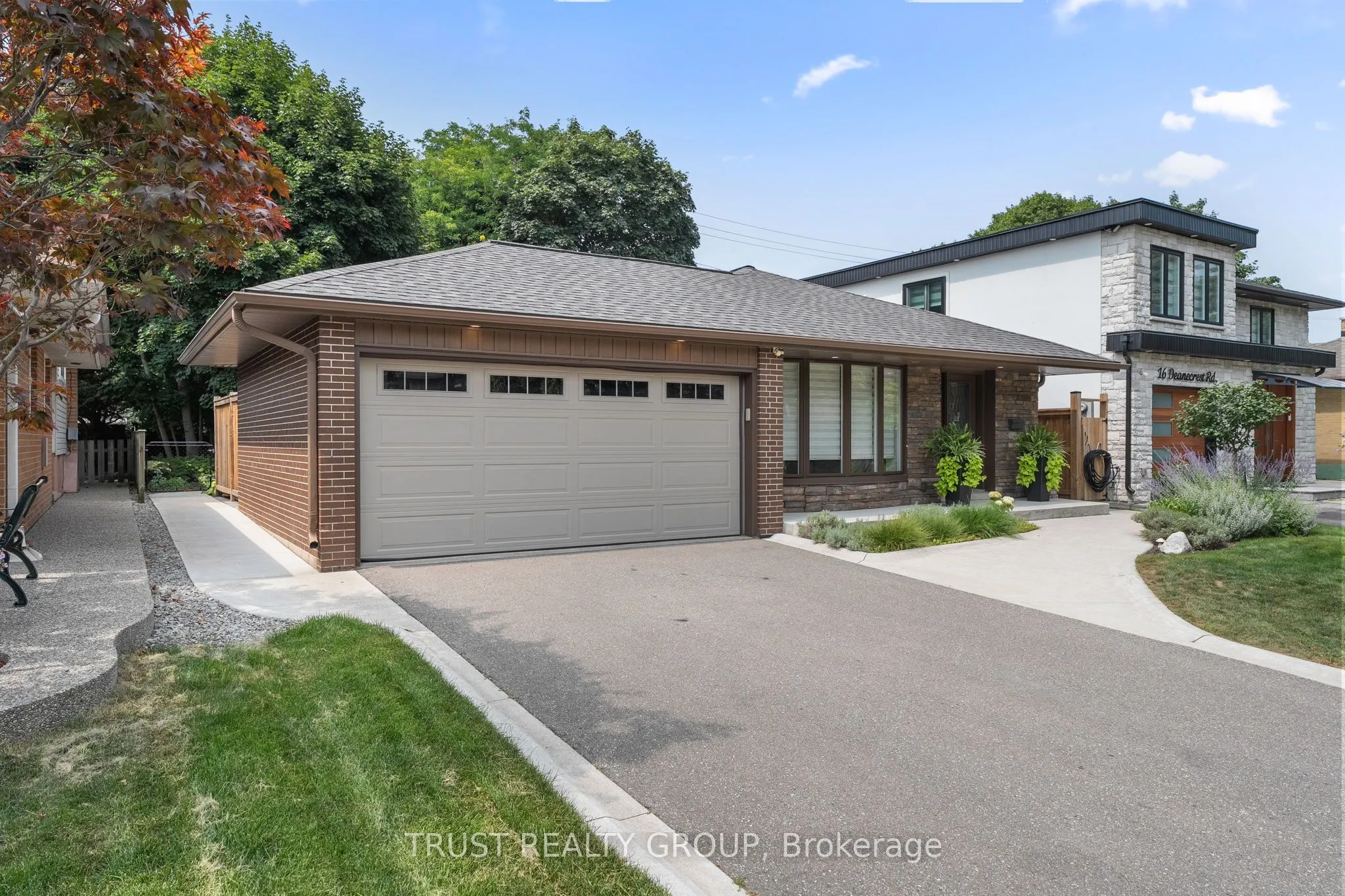 18 Deanecrest Road