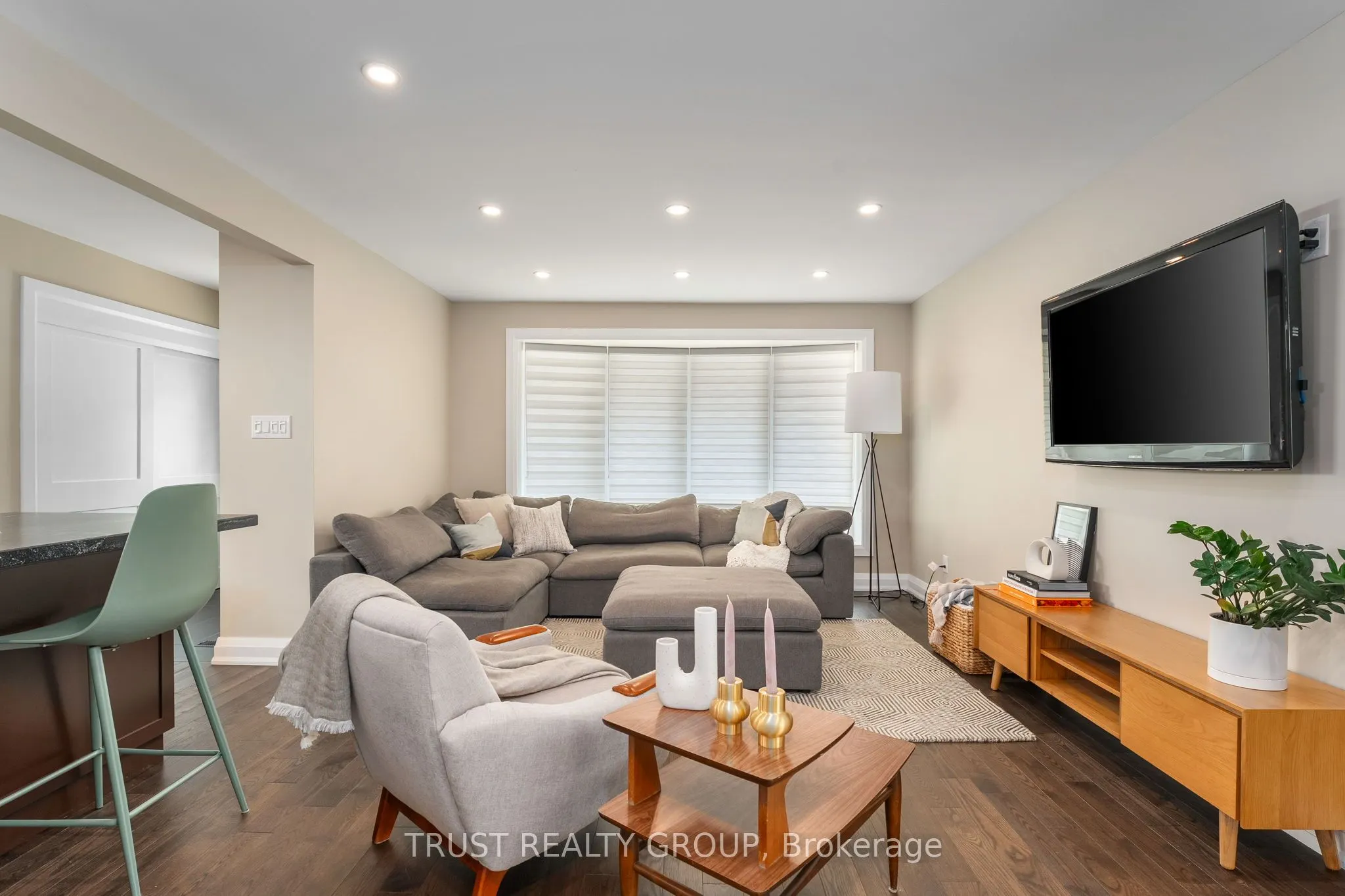 18 Deanecrest Road