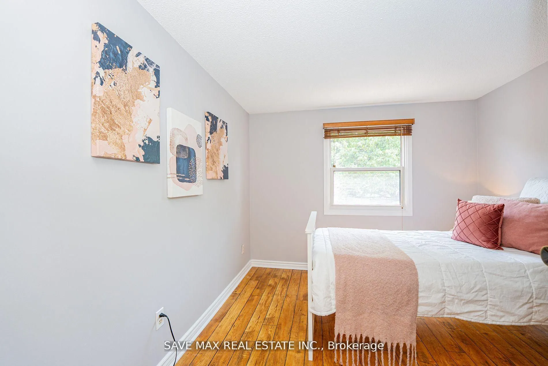 3158 Keynes Crescent