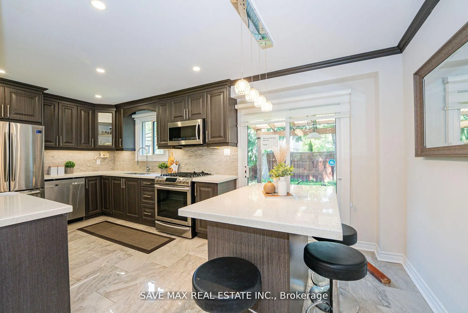 3158 Keynes Crescent