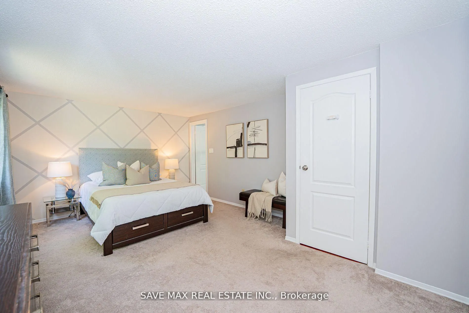 3158 Keynes Crescent
