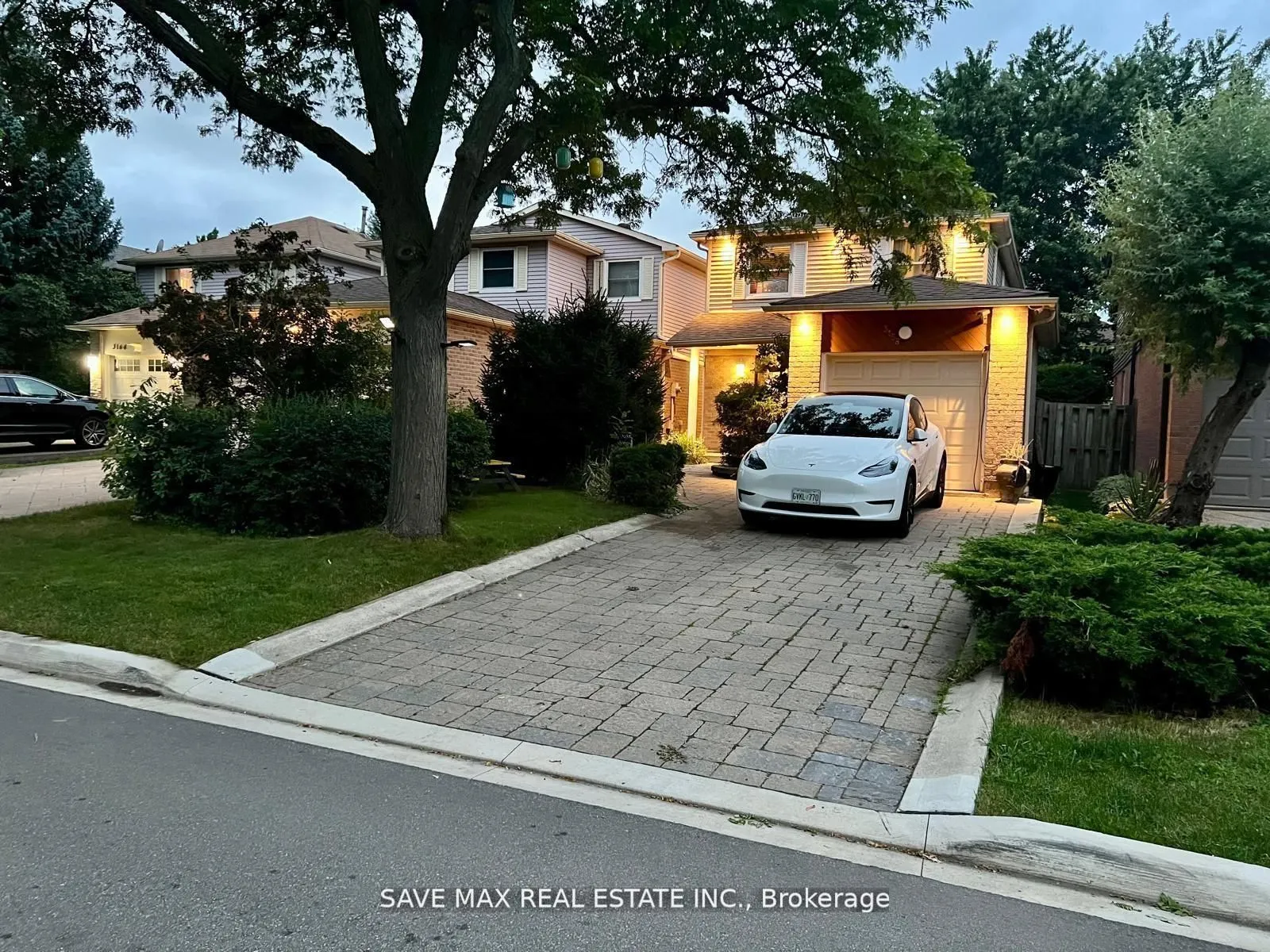 3158 Keynes Crescent