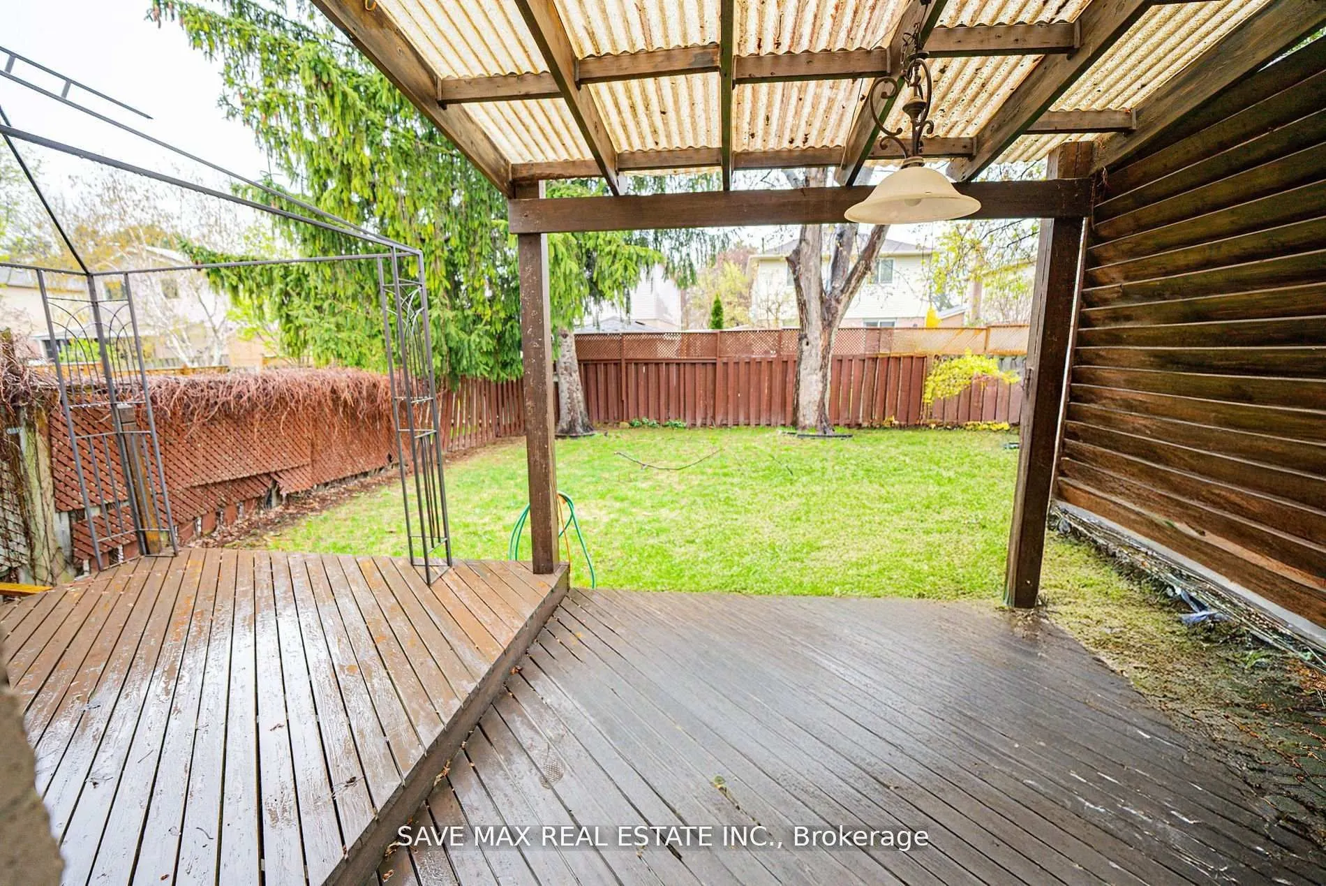 3158 Keynes Crescent