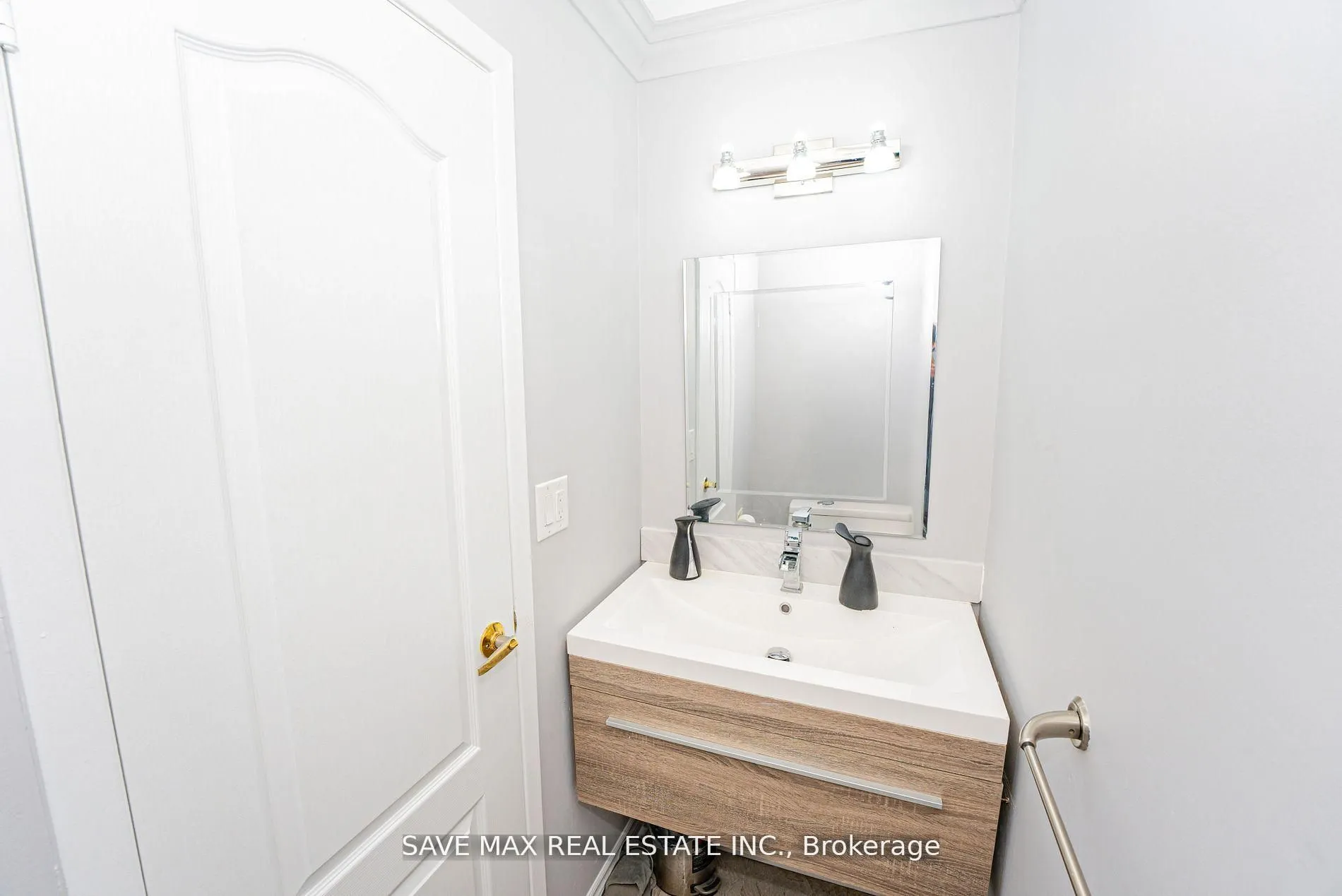 3158 Keynes Crescent
