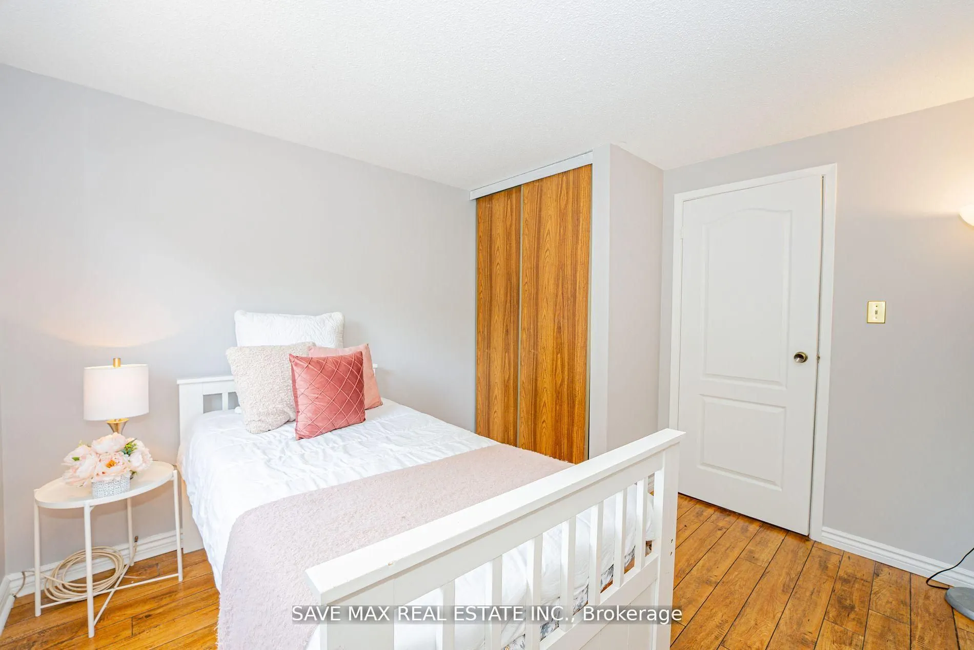 3158 Keynes Crescent