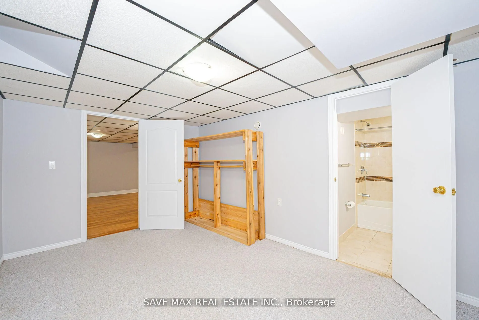 3158 Keynes Crescent