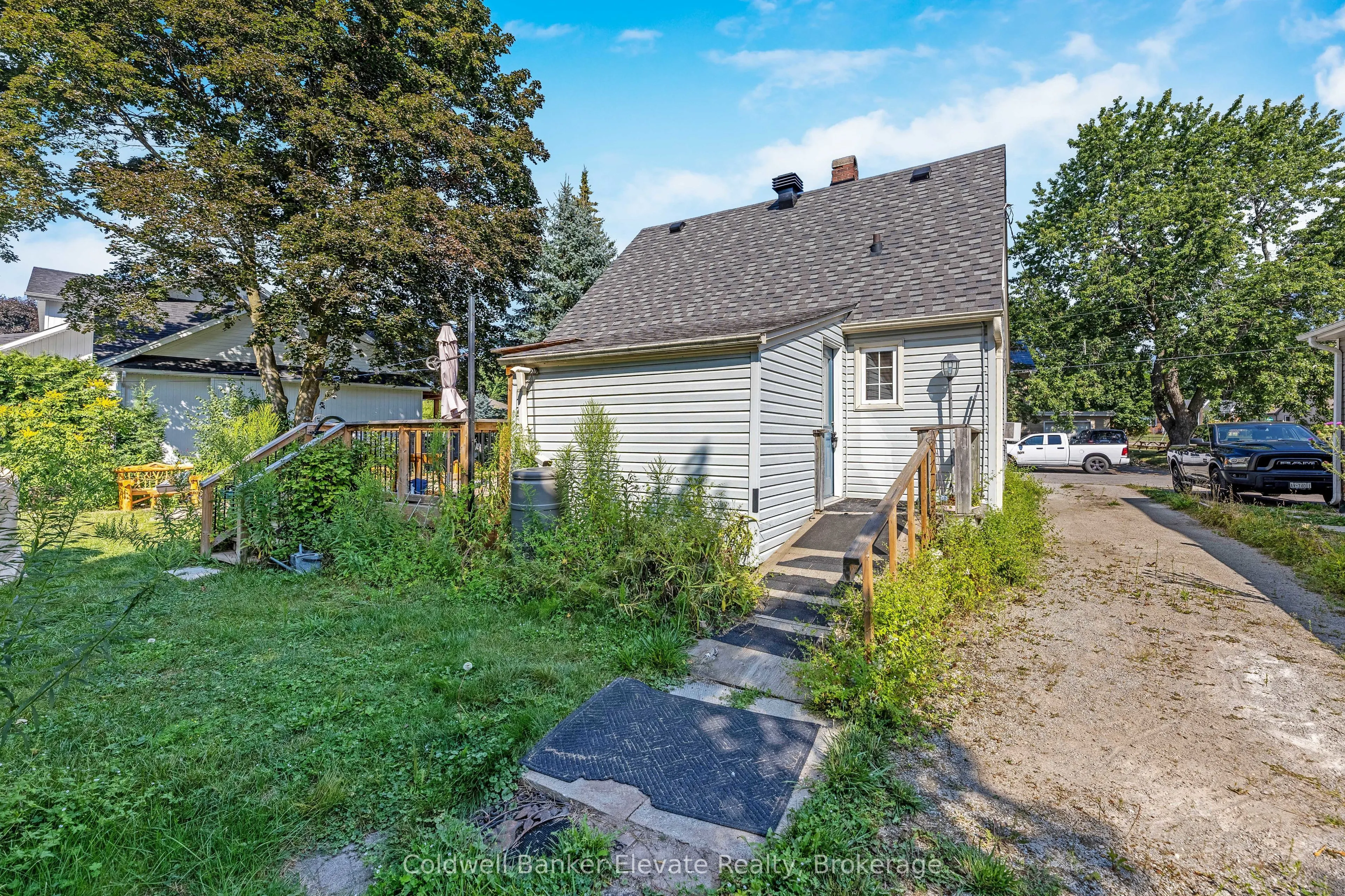 12 Churchill Crescent