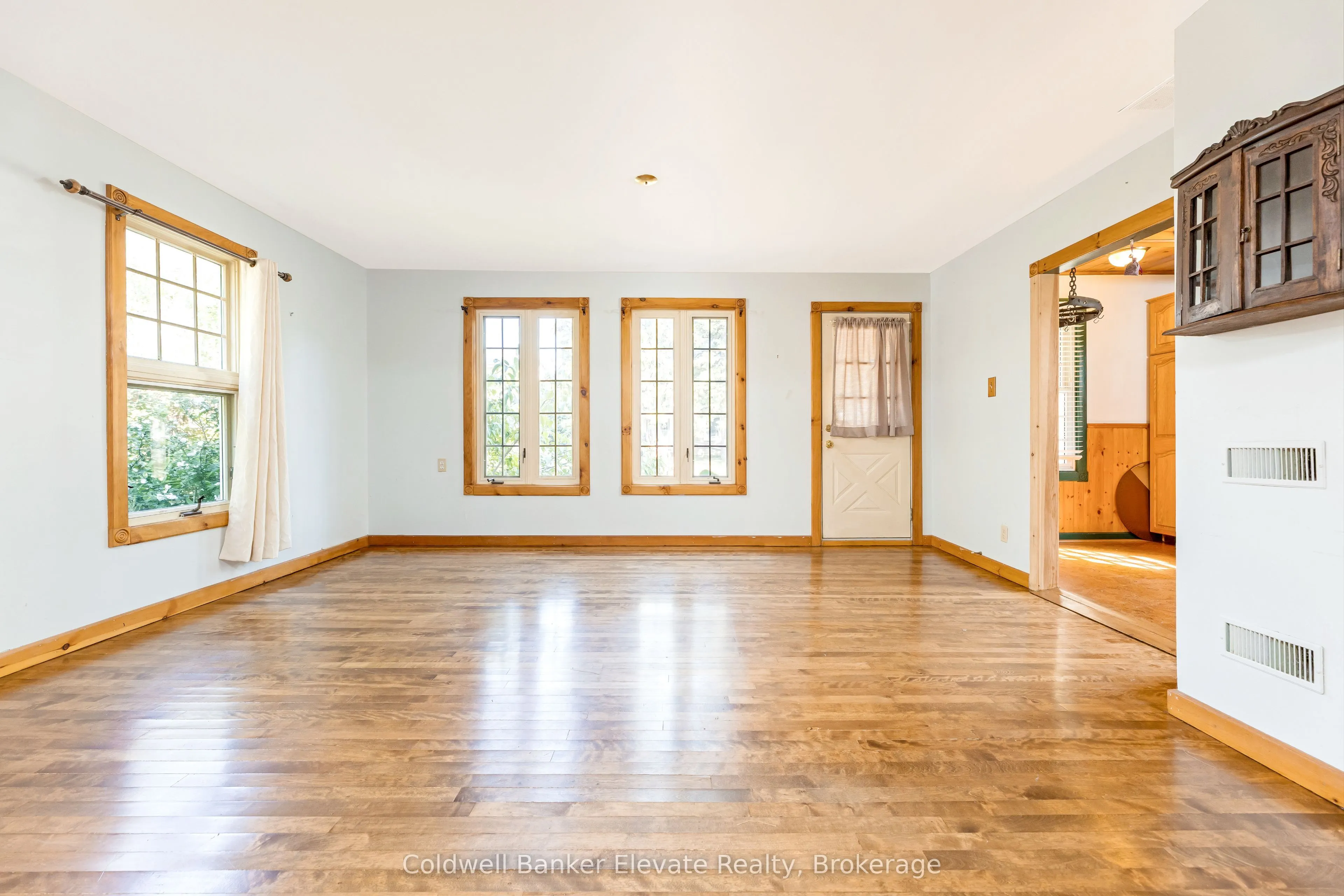 12 Churchill Crescent