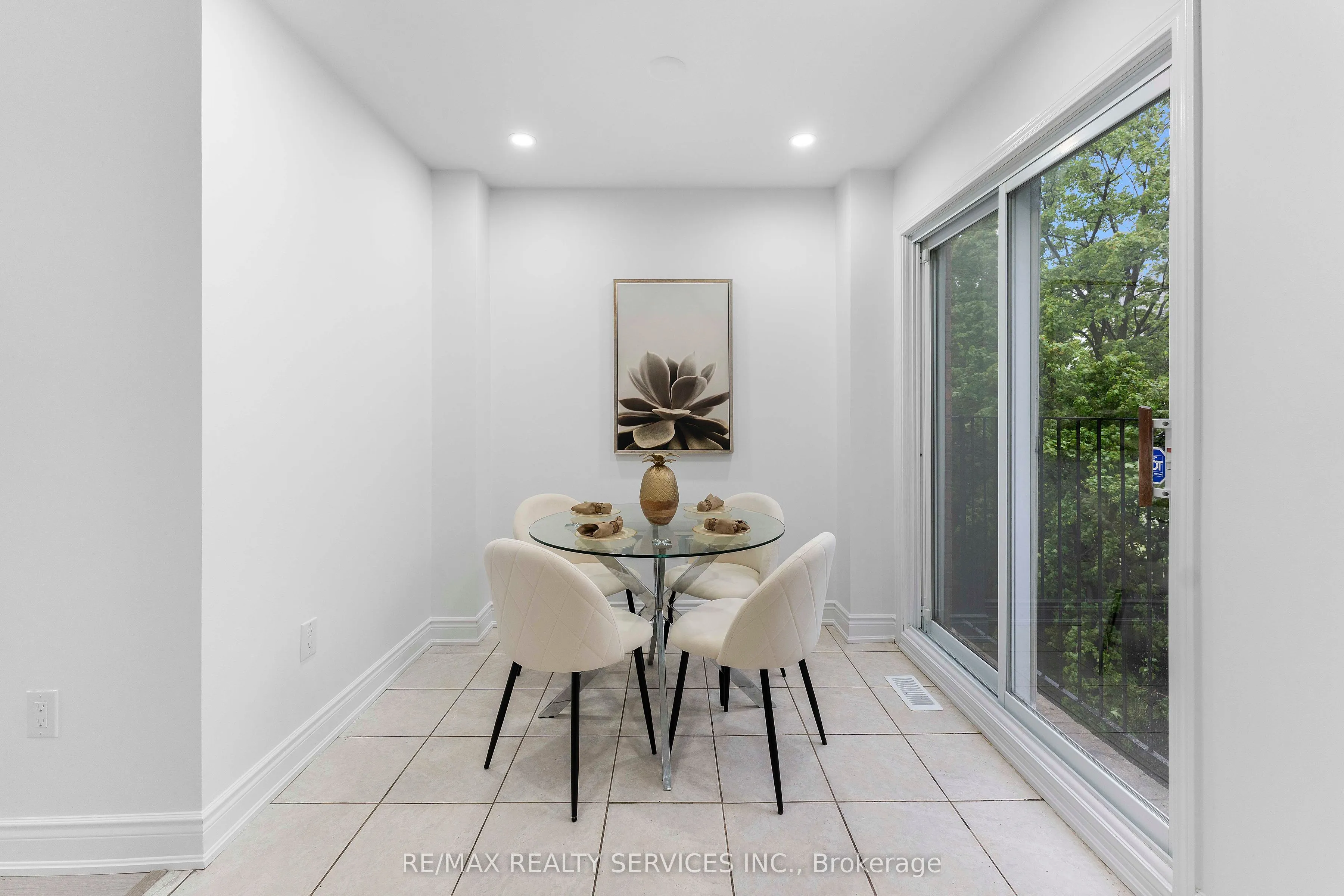 80 Acorn Place, #28