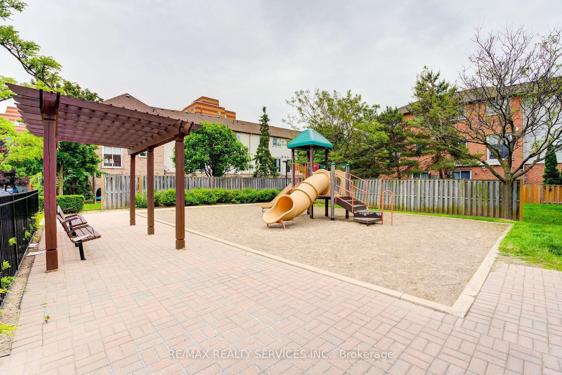 80 Acorn Place, #28