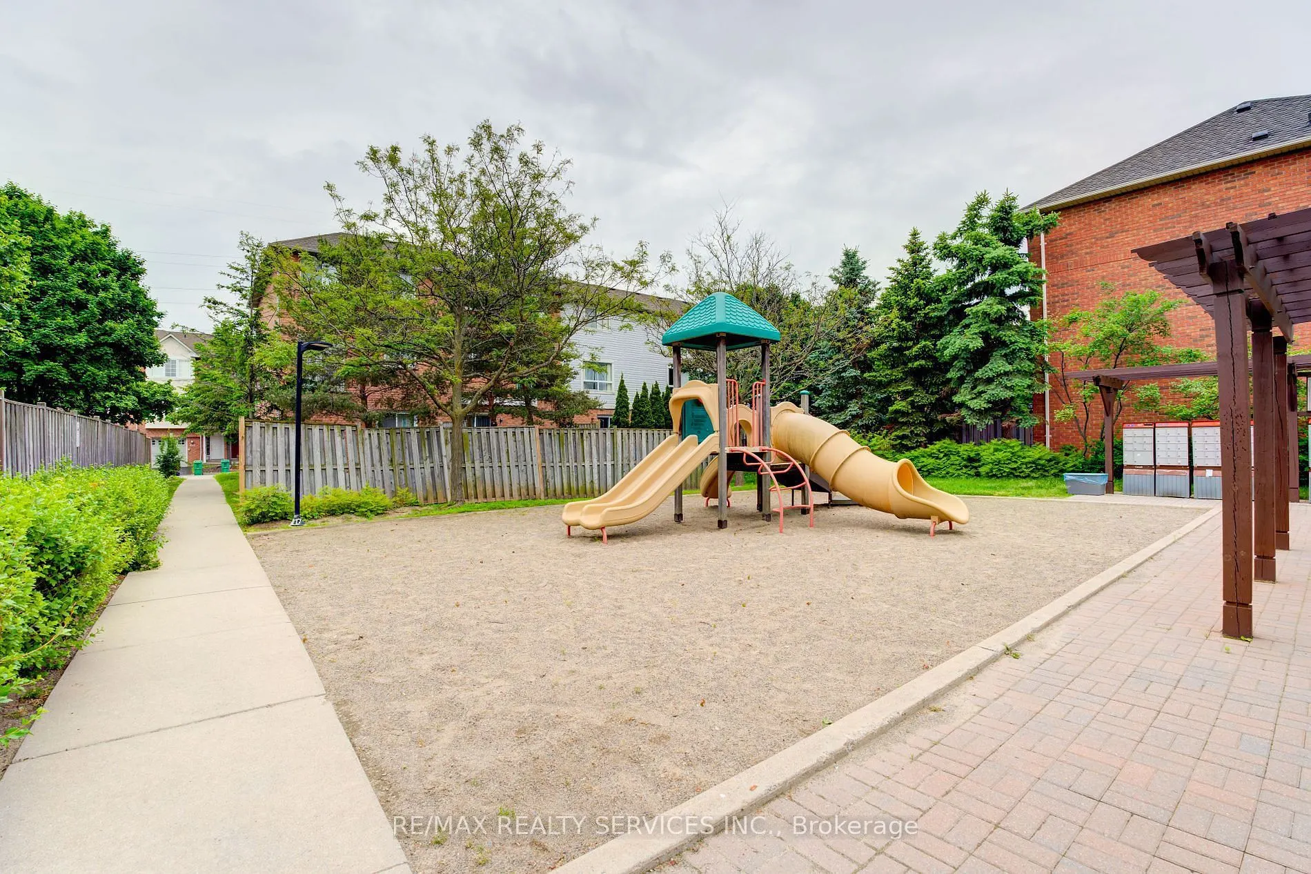 80 Acorn Place, #28