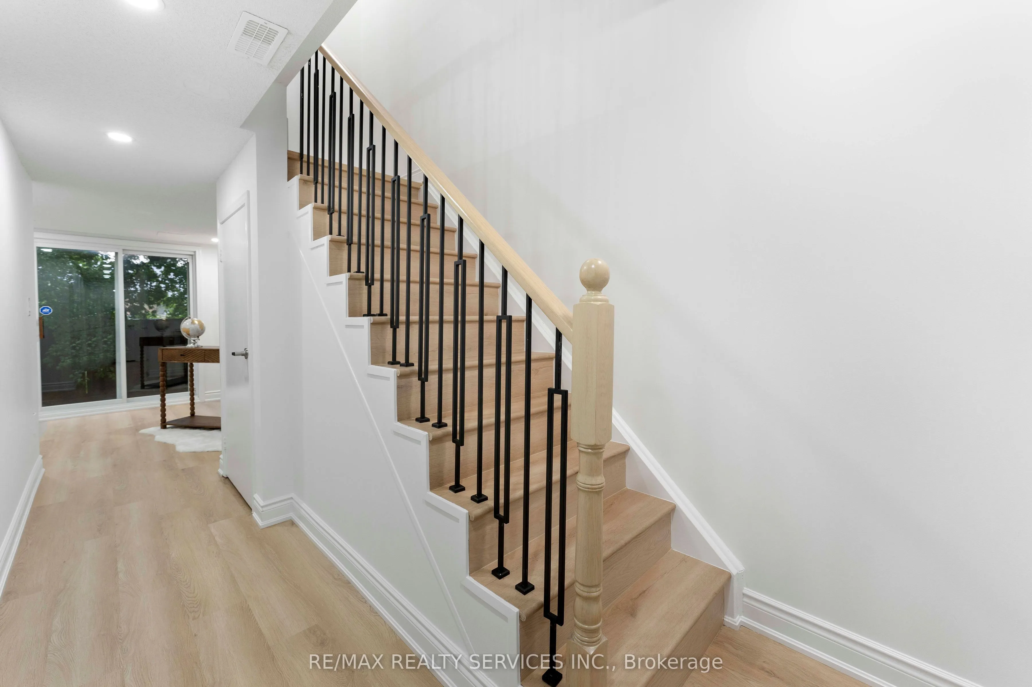 80 Acorn Place, #28