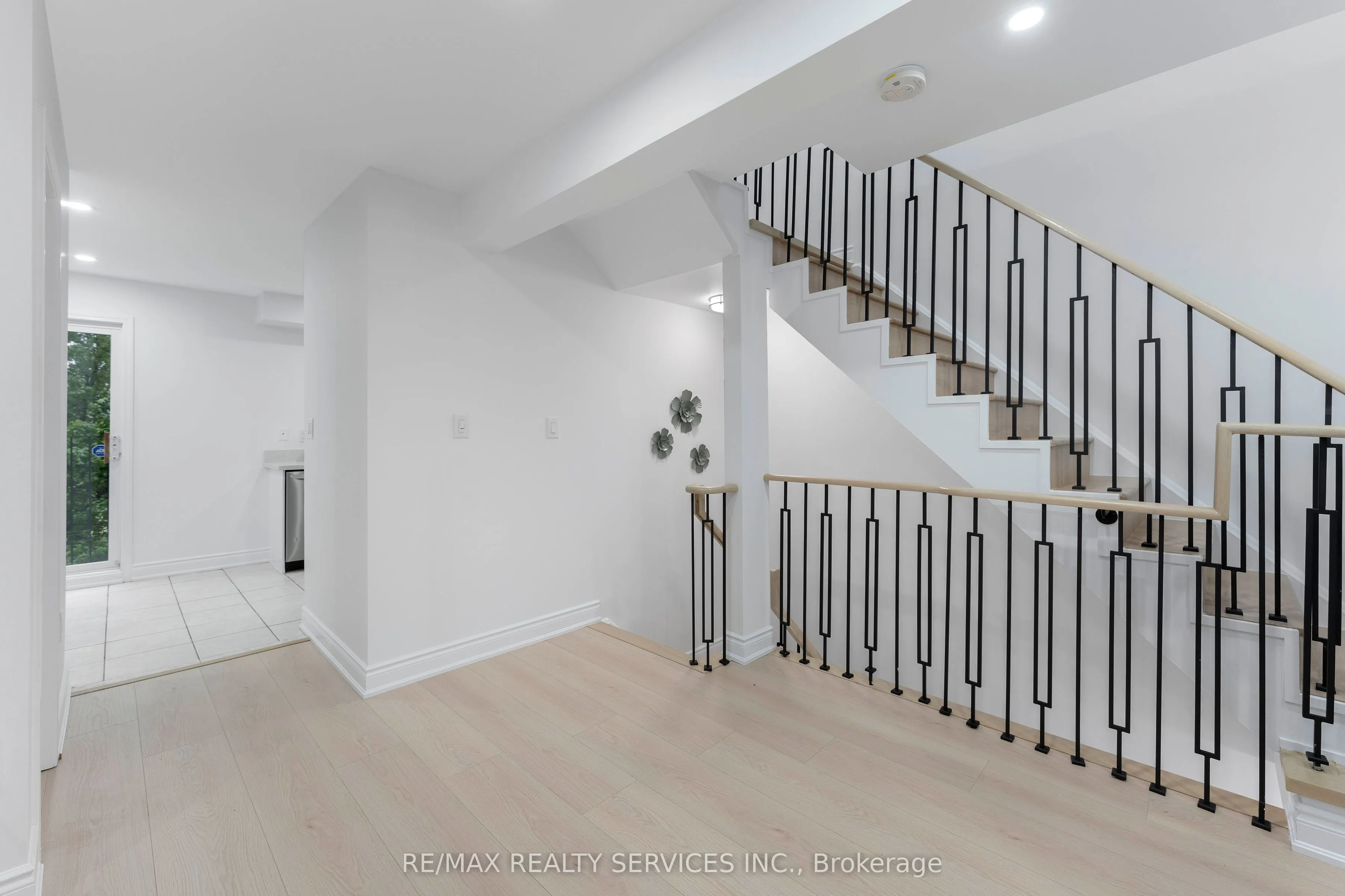 80 Acorn Place, #28