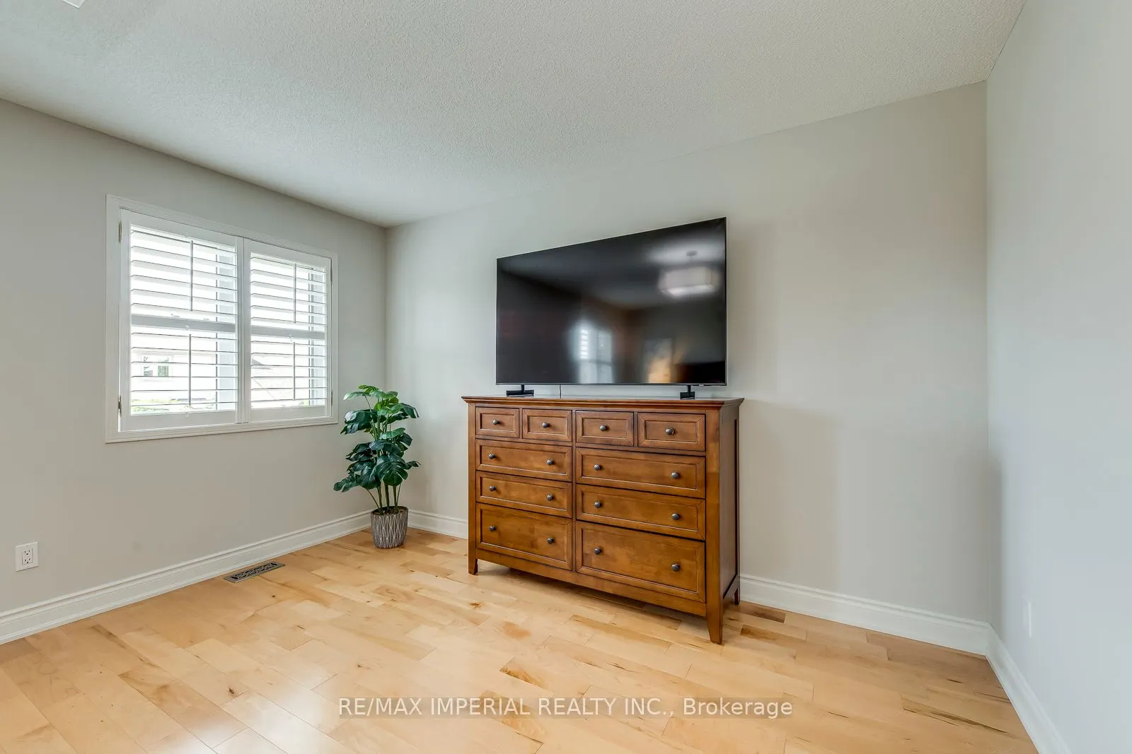 2182 Oakpoint Road