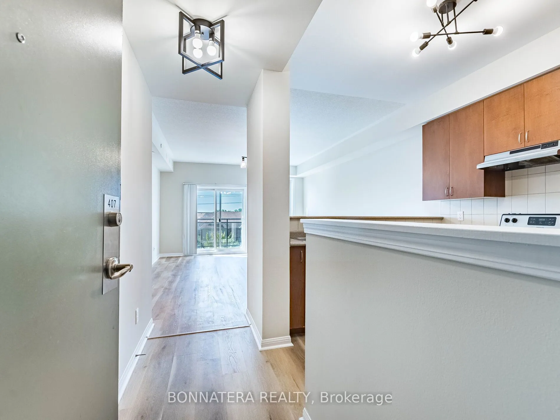 3075 Thomas Street, #407