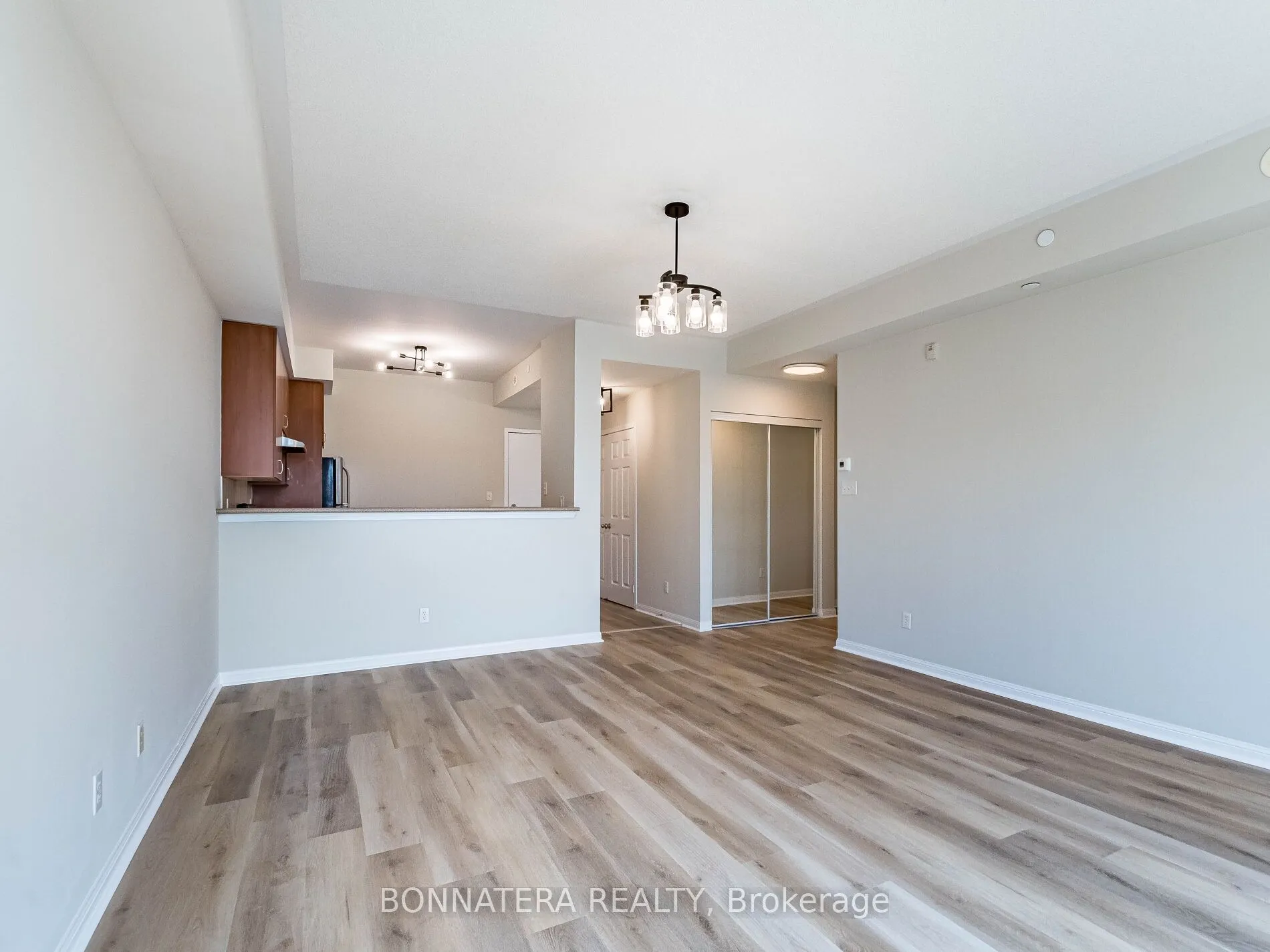 3075 Thomas Street, #407