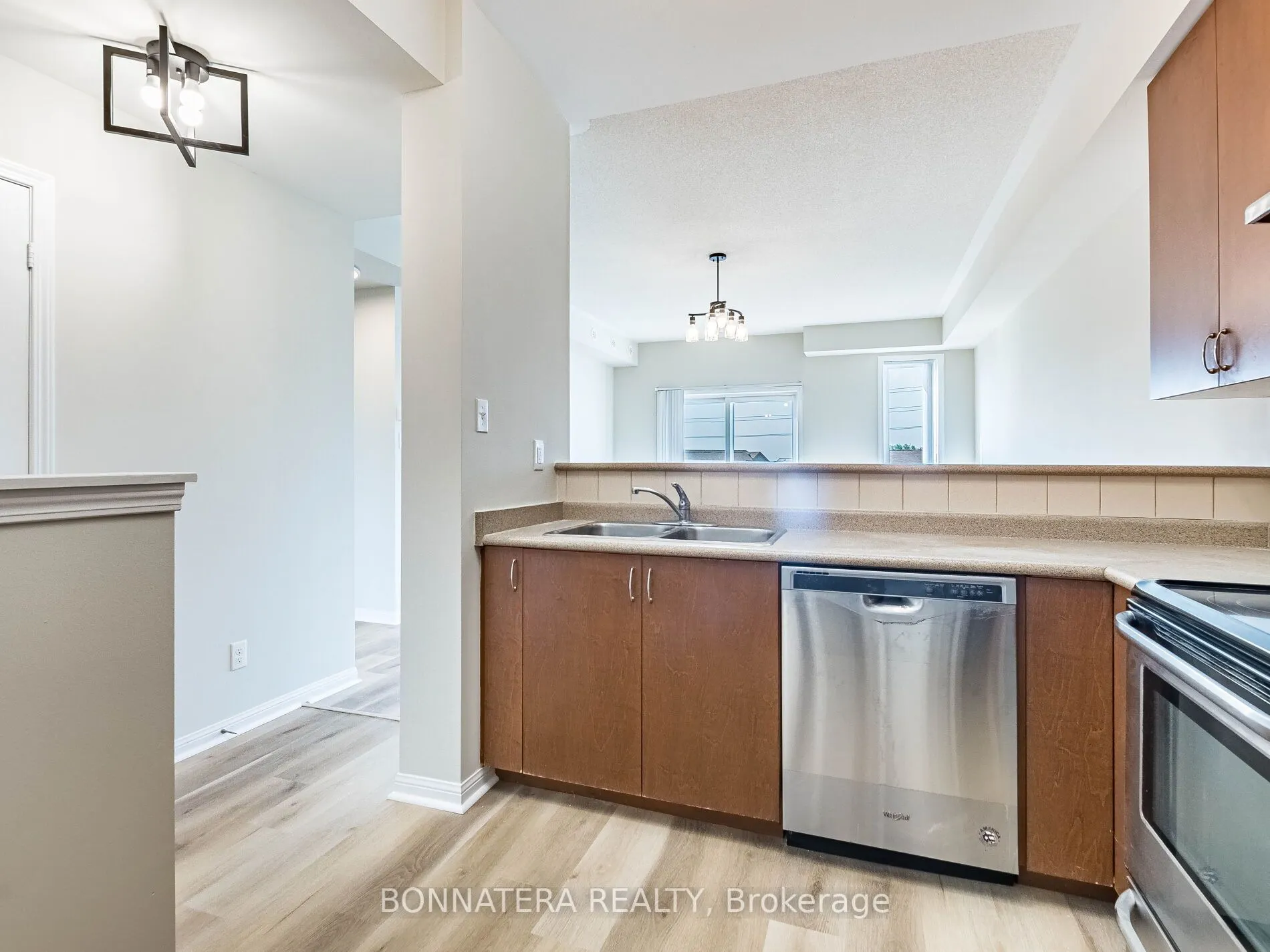3075 Thomas Street, #407