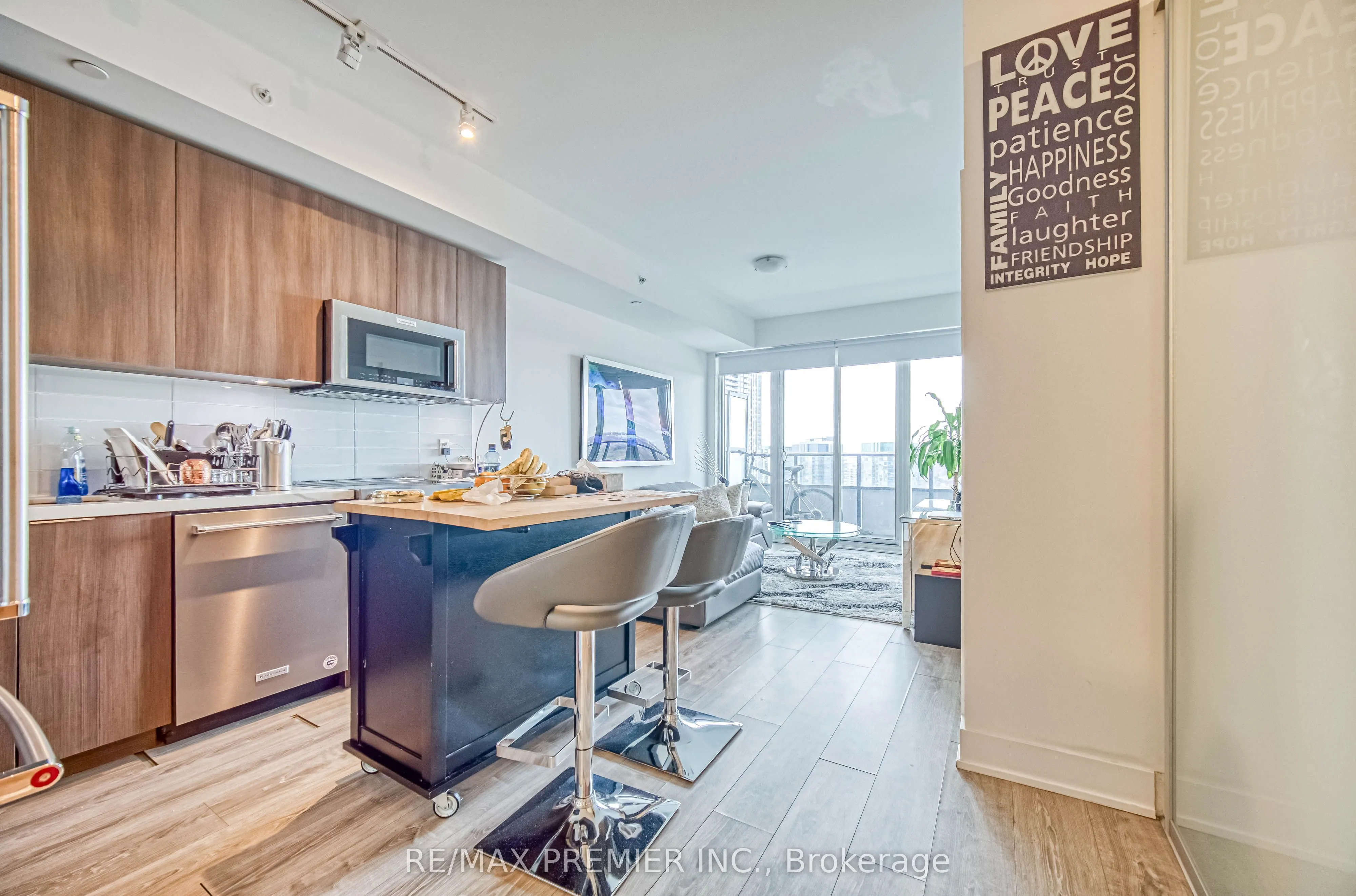 30 Shore Breeze Drive, #2712