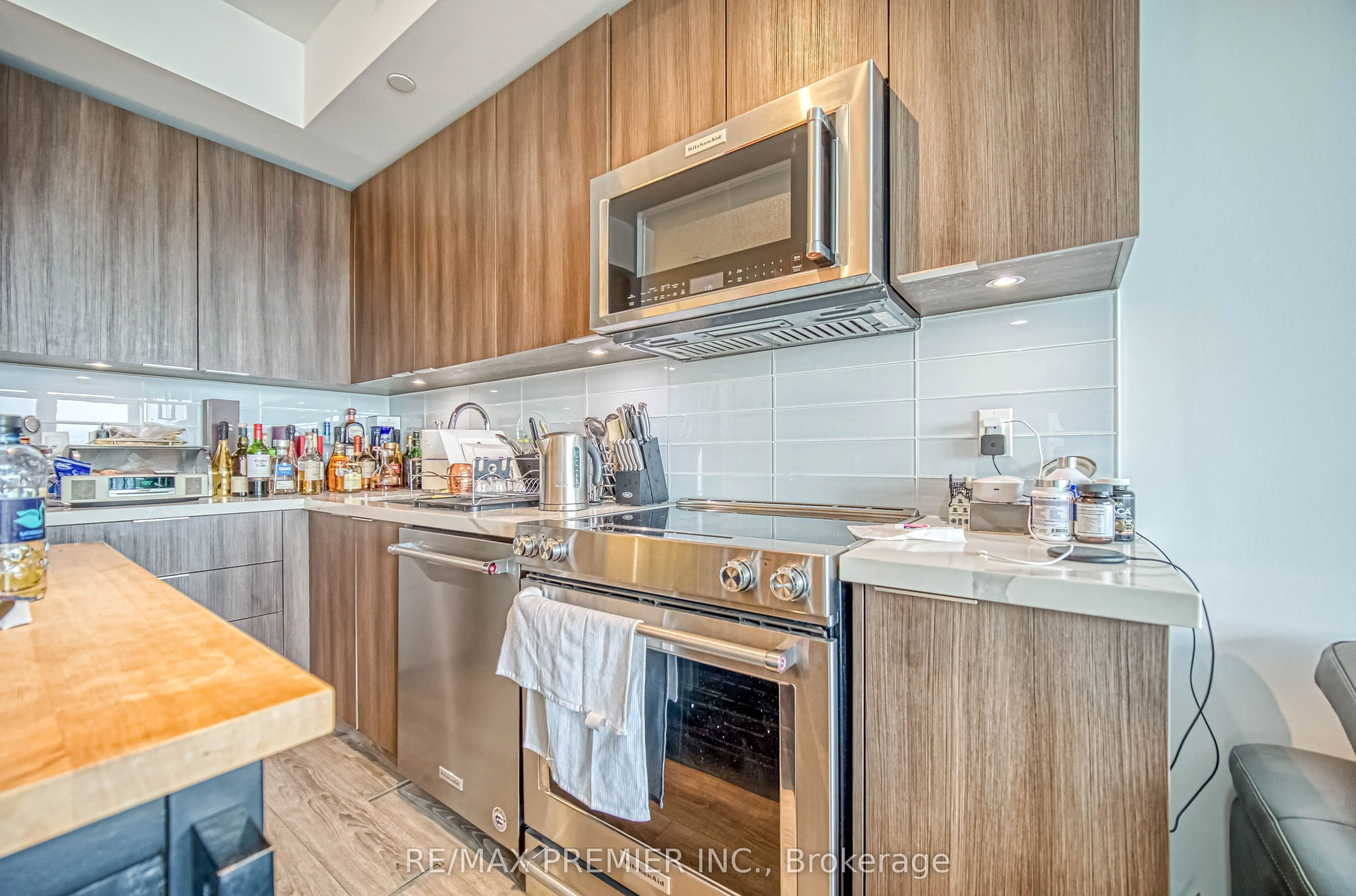 30 Shore Breeze Drive, #2712
